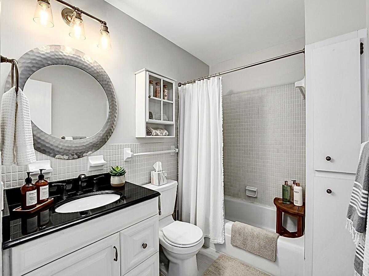 IMPERIAL POINT GARDENS CONDO - Residential