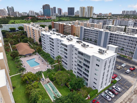 Photo of 610 NE 12th Avenue #601, Hallandale Beach, FL 33009 (MLS # B26078180)