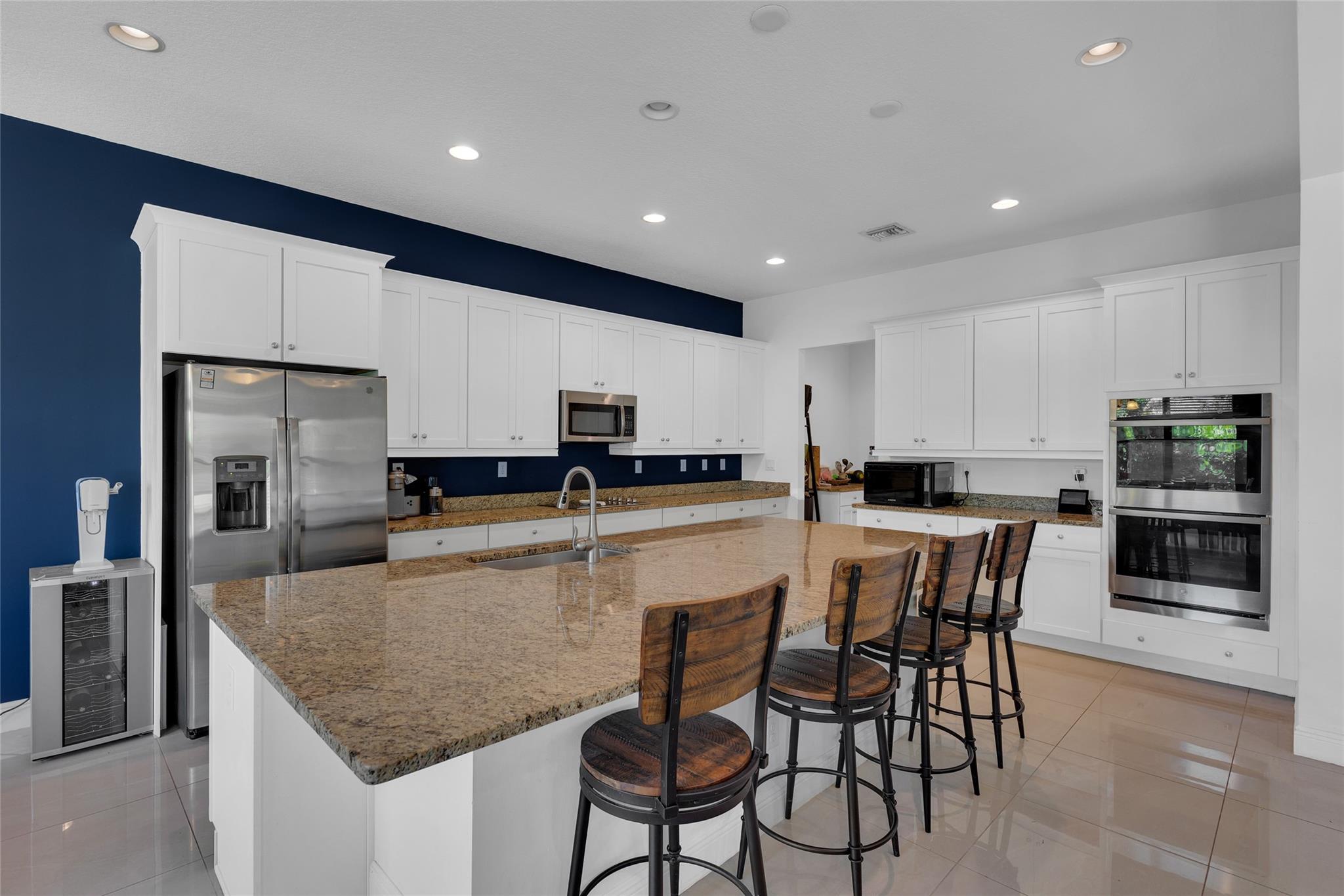 Coral Lago 182-31 B - Residential Lease