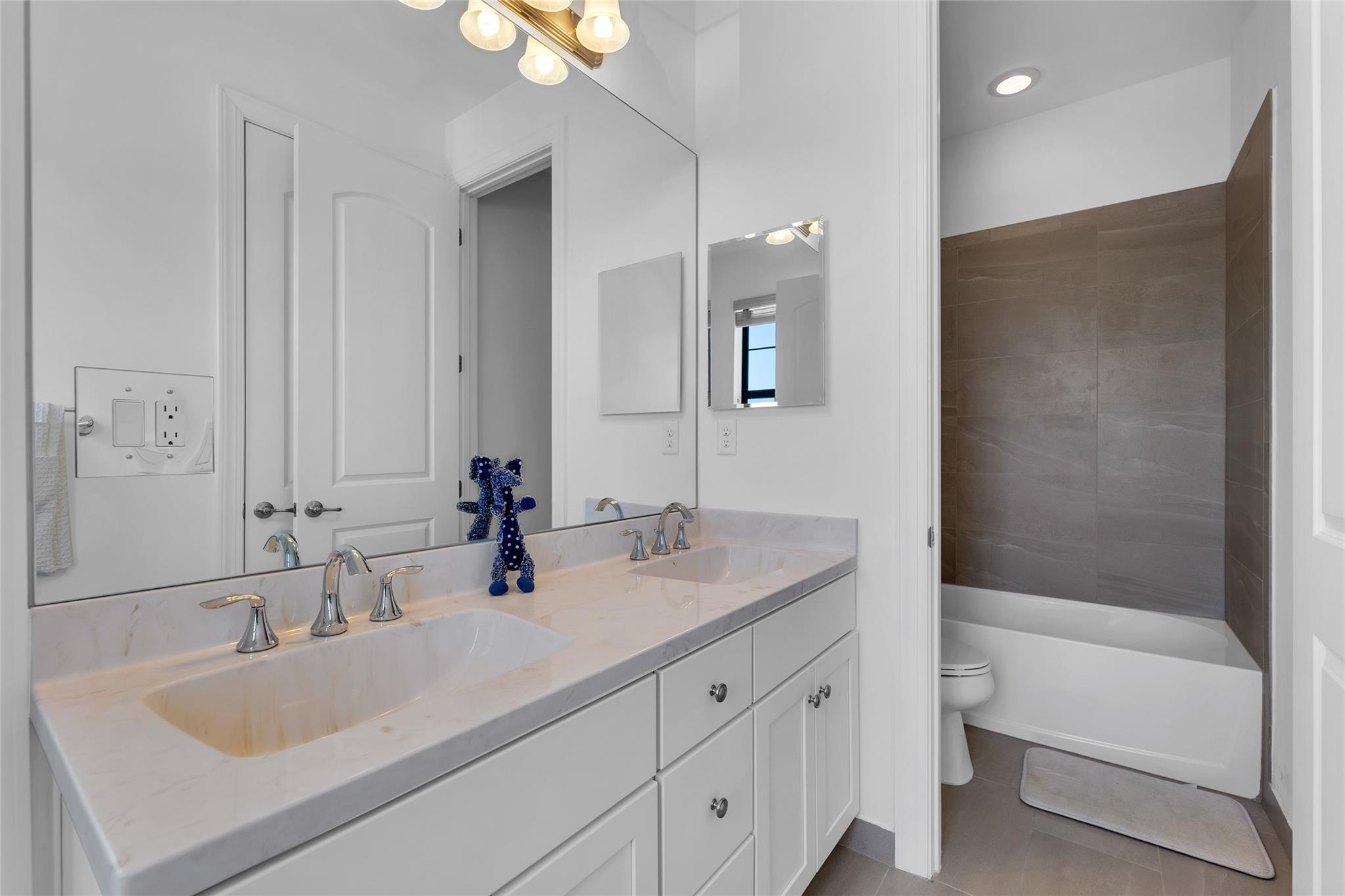 Coral Lago 182-31 B - Residential Lease