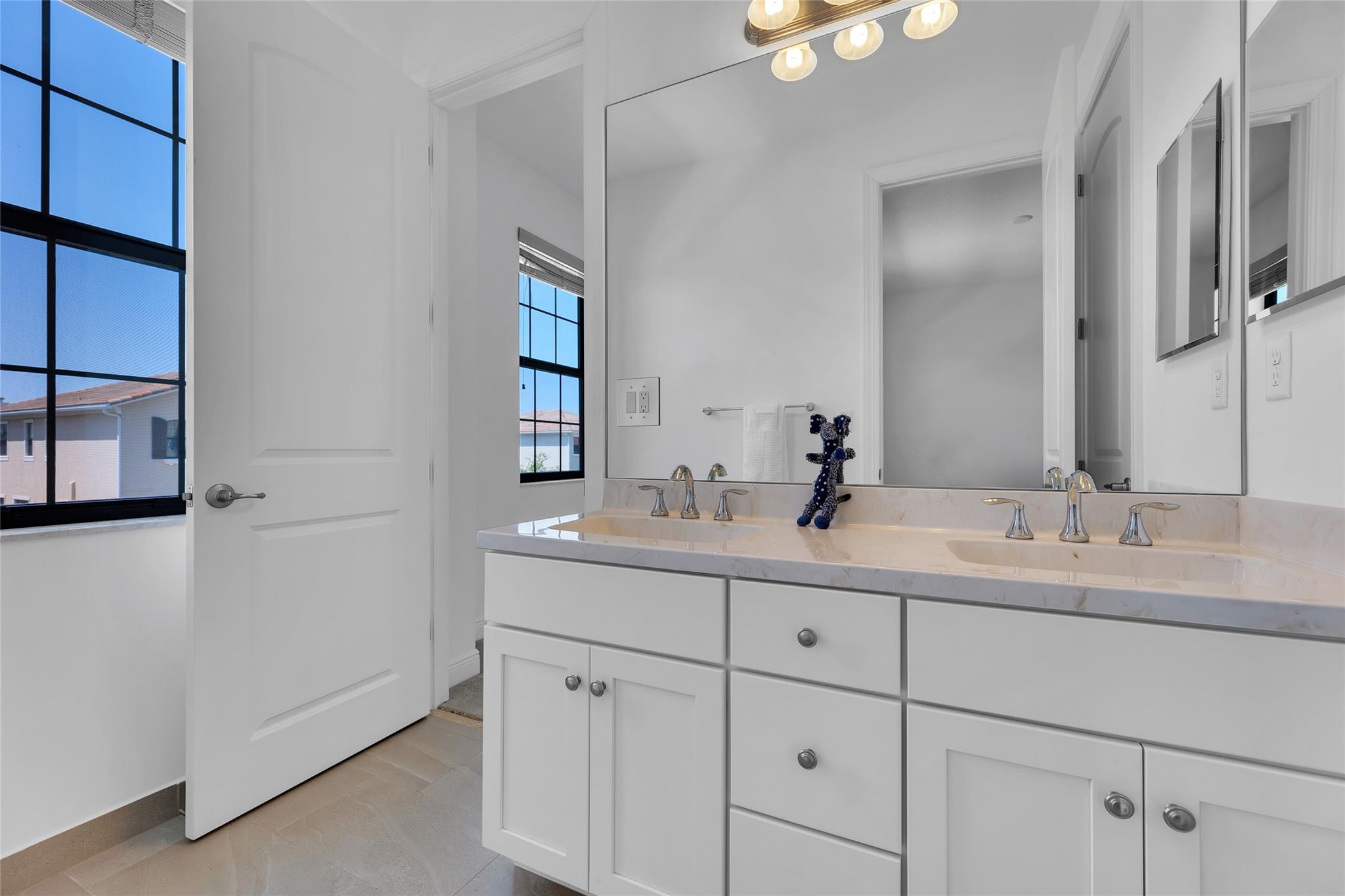 Coral Lago 182-31 B - Residential Lease