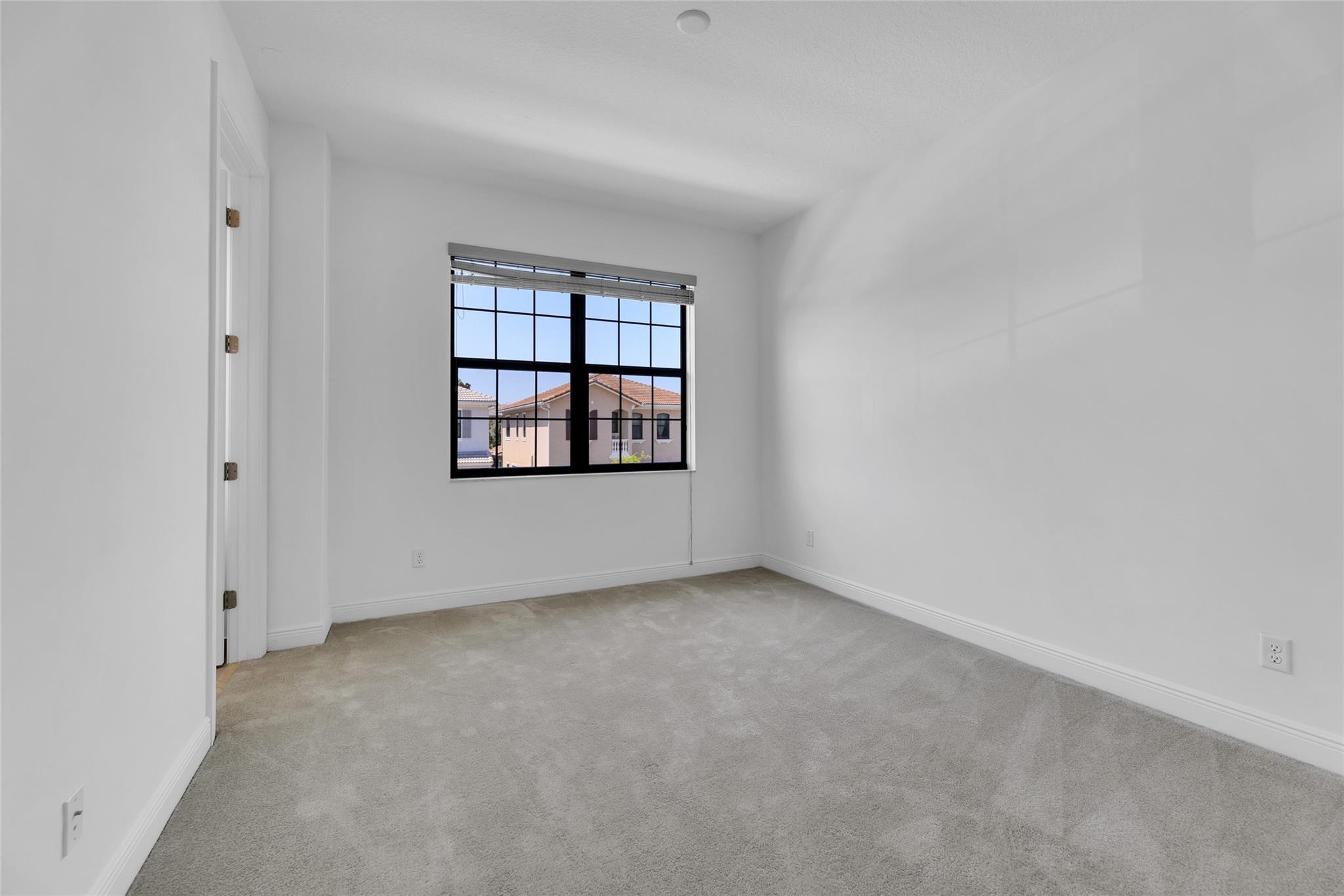 Coral Lago 182-31 B - Residential Lease