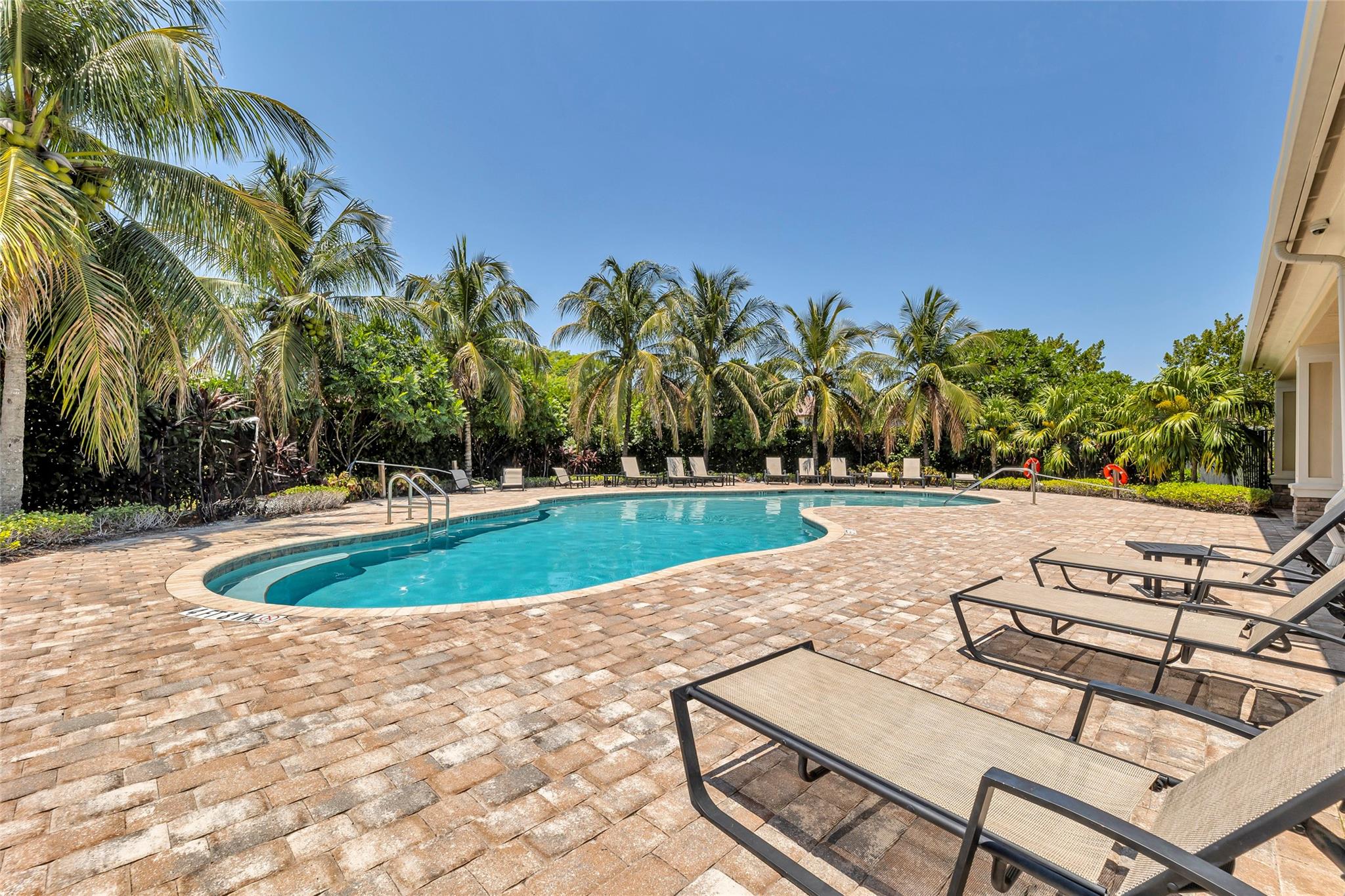 Coral Lago 182-31 B - Residential Lease