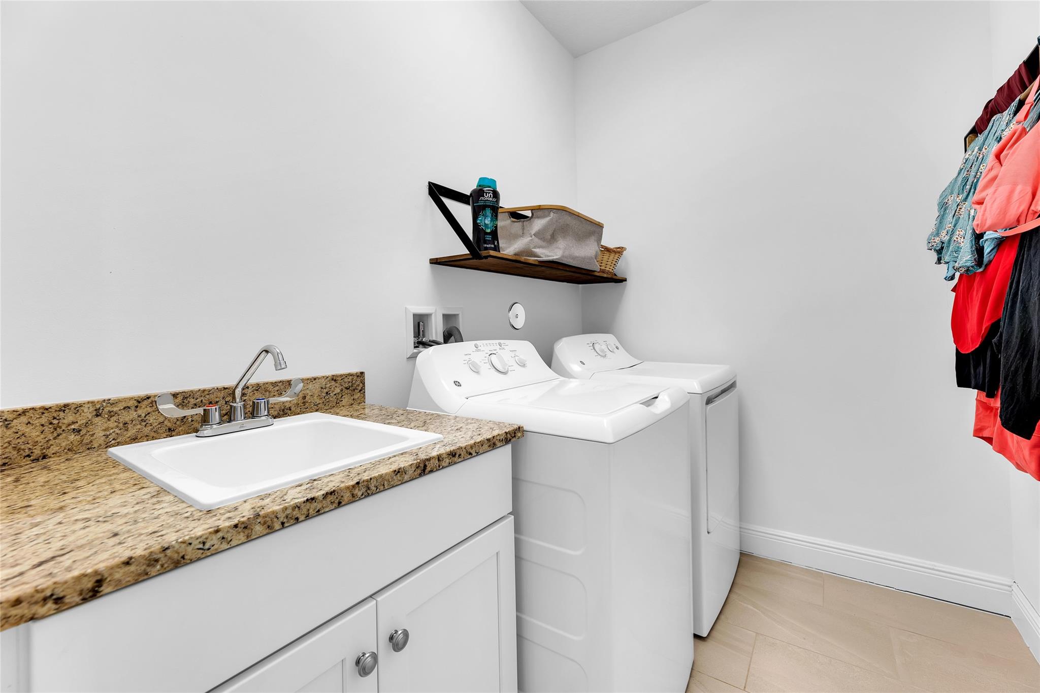 Coral Lago 182-31 B - Residential Lease