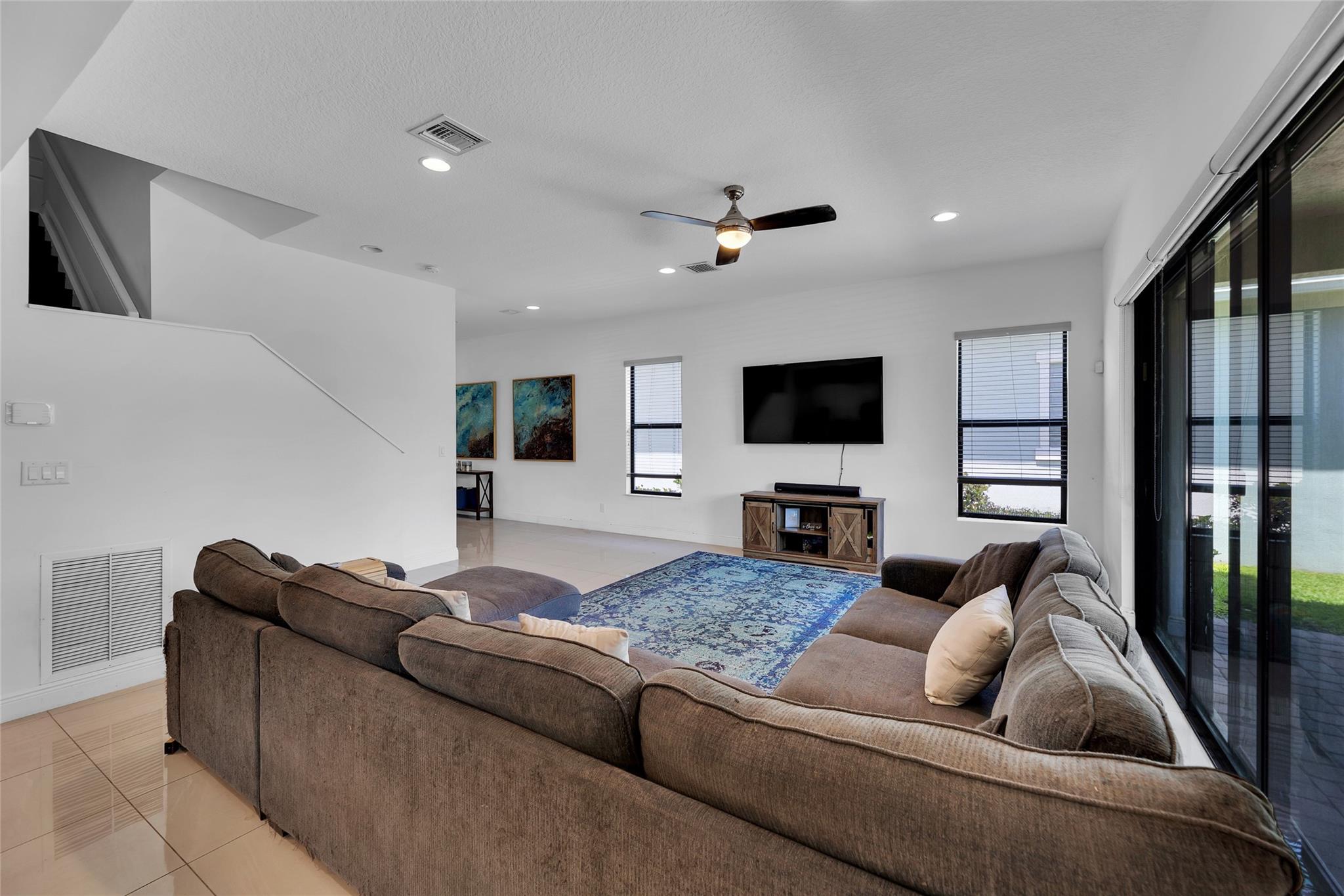 Coral Lago 182-31 B - Residential Lease