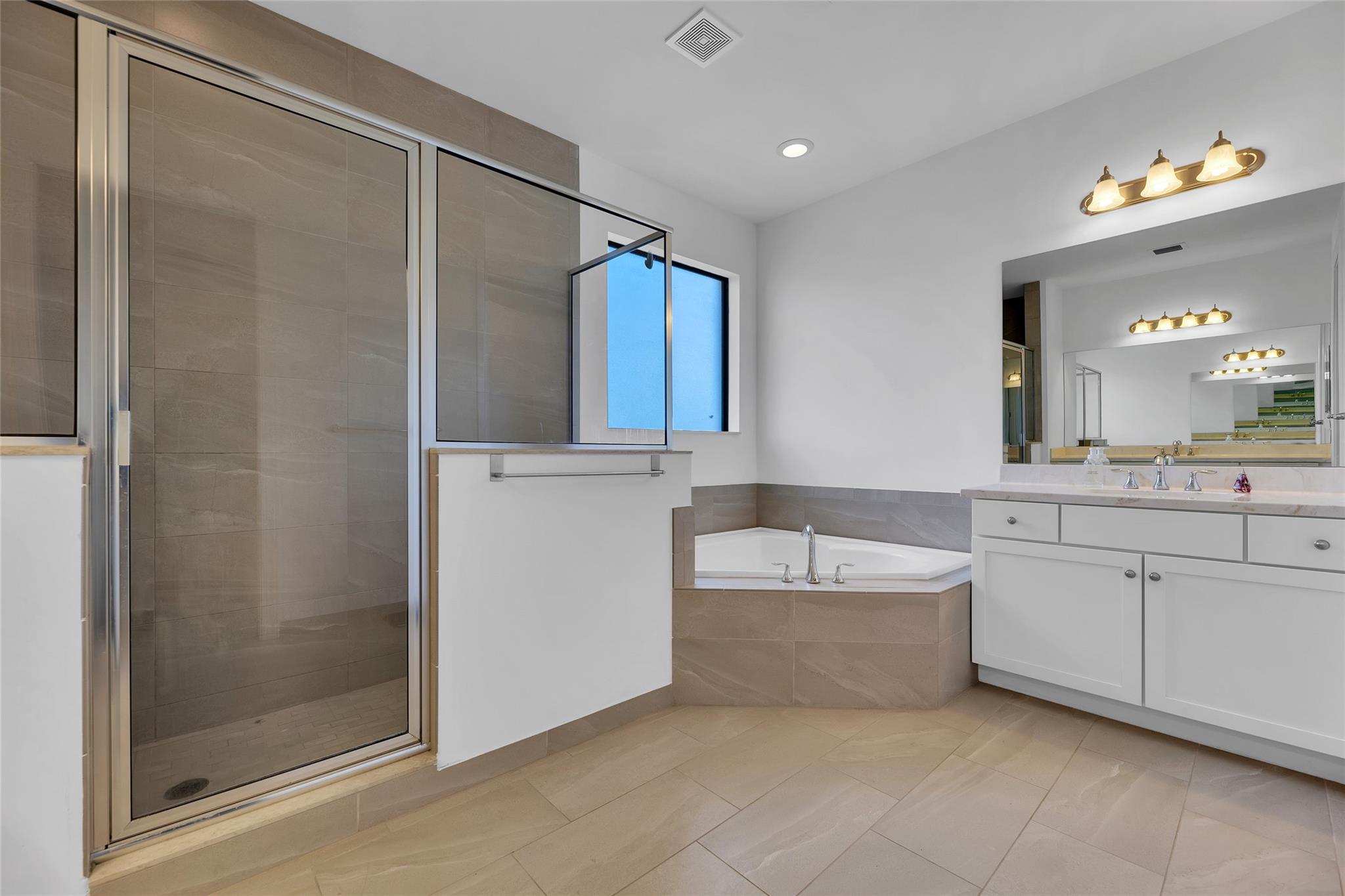 Coral Lago 182-31 B - Residential Lease