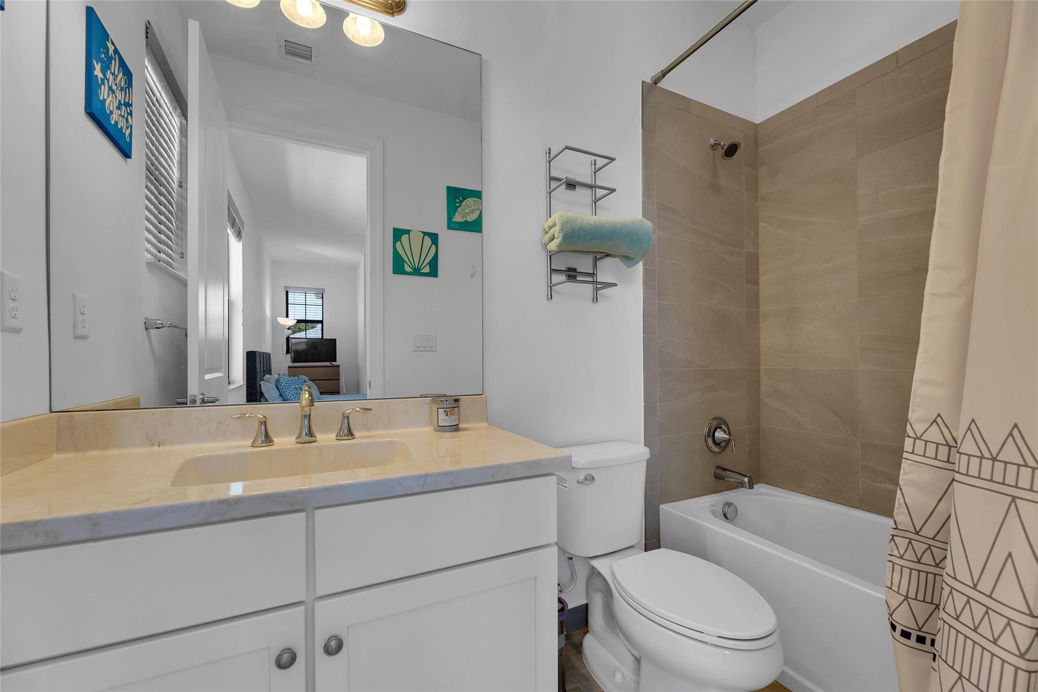 Coral Lago 182-31 B - Residential Lease