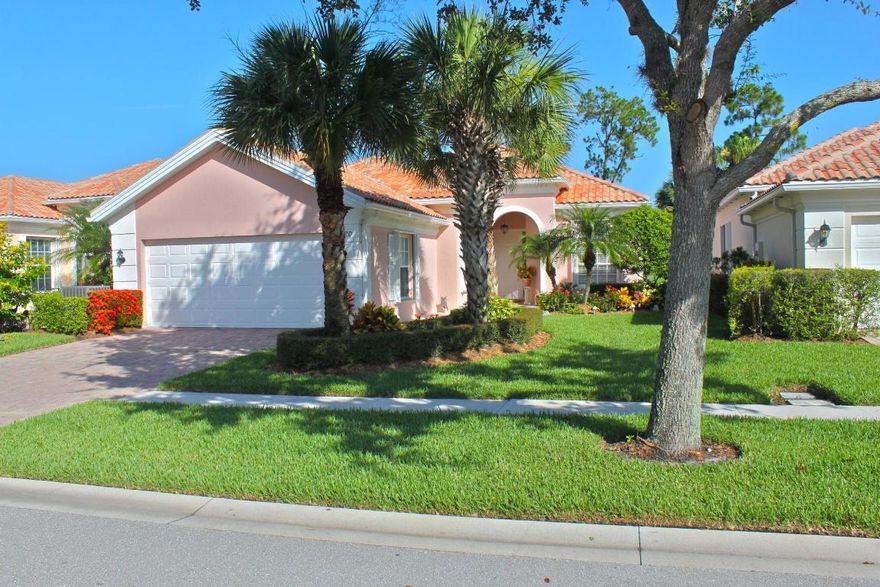 Upgraded Oakmont 3 BD plus den;  light and bright with great flowing floor plan and beautiful sunset golf views.

Great  location for golf, beaches and I95 access.