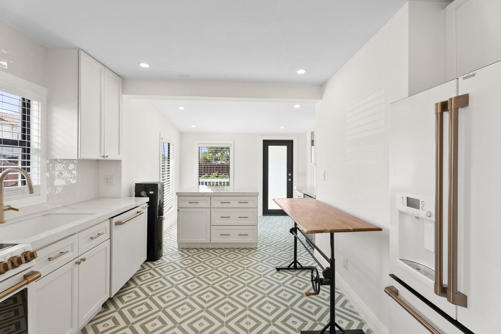 Photo of 517 55TH Street, West Palm Beach, FL 33407 (MLS # B26079342)