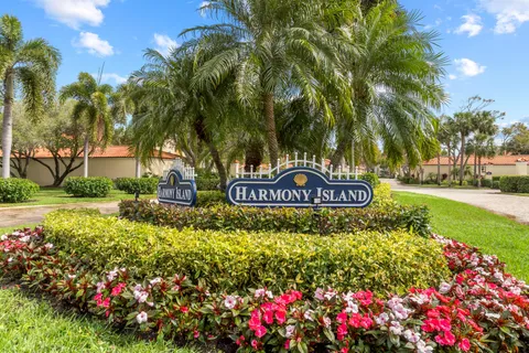 5010 Harmony Circle Unit 103, Vero Beach, FL MLS: R11072754