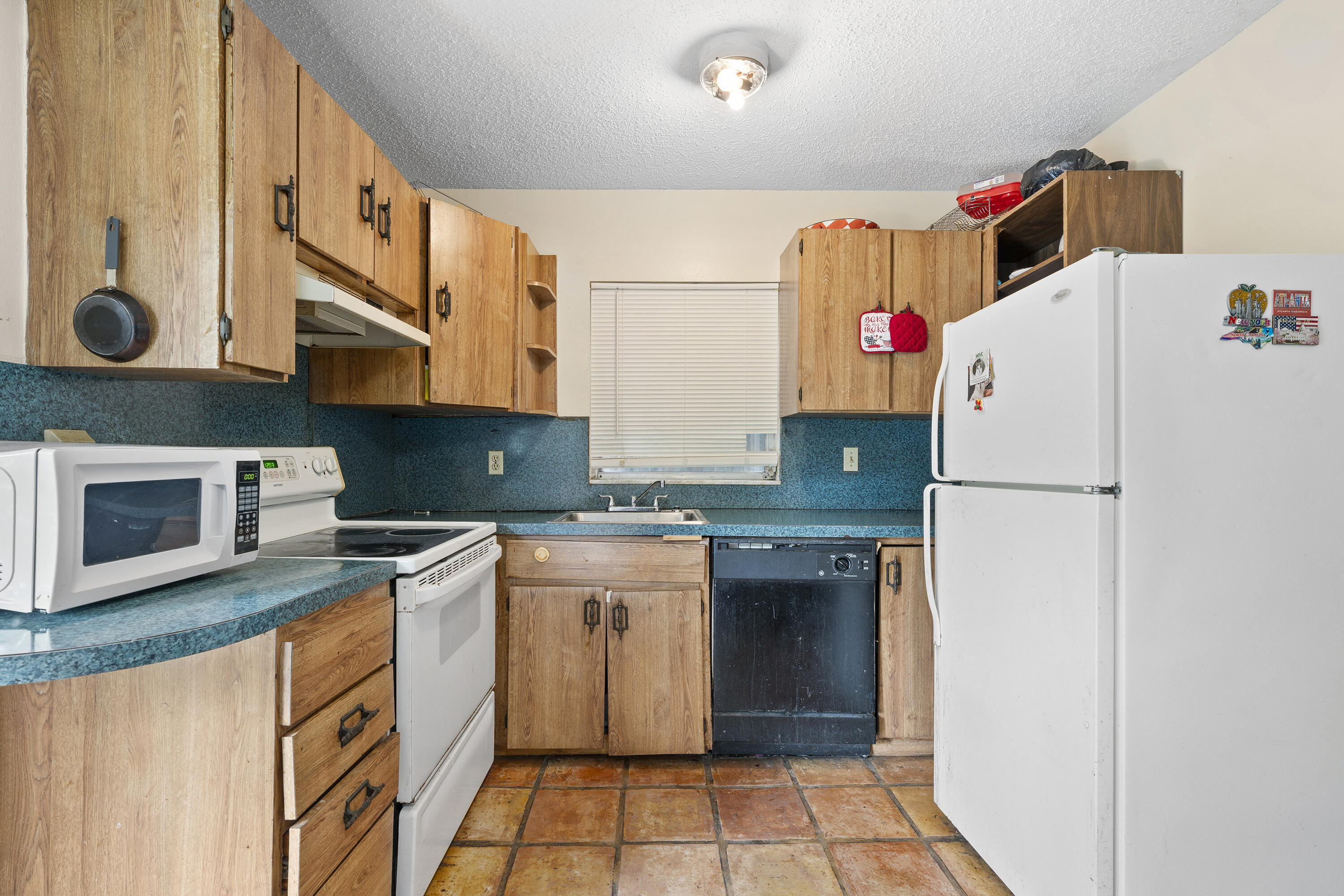 COUNTRY CLUB ACRES - Residential