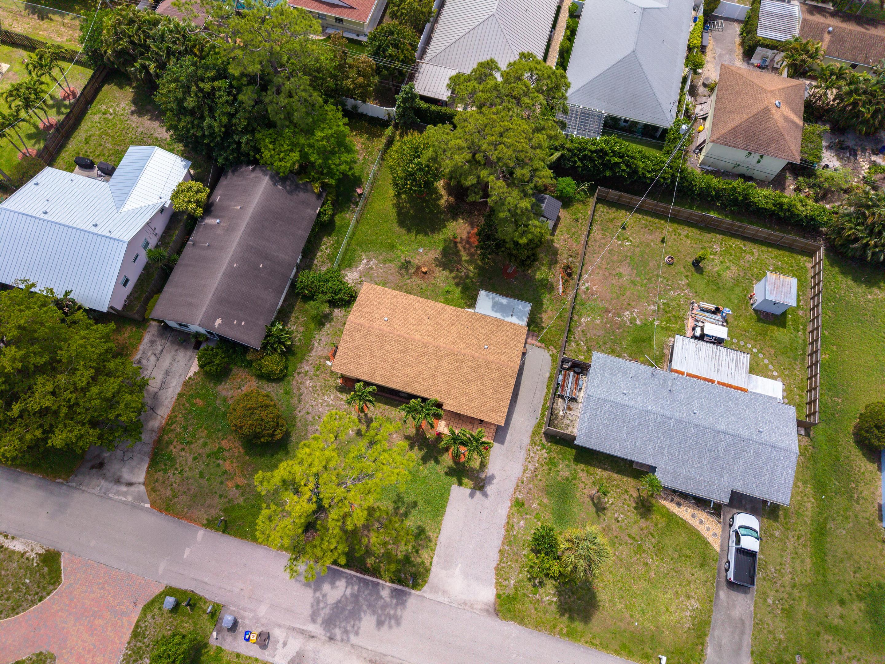 COUNTRY CLUB ACRES - Residential