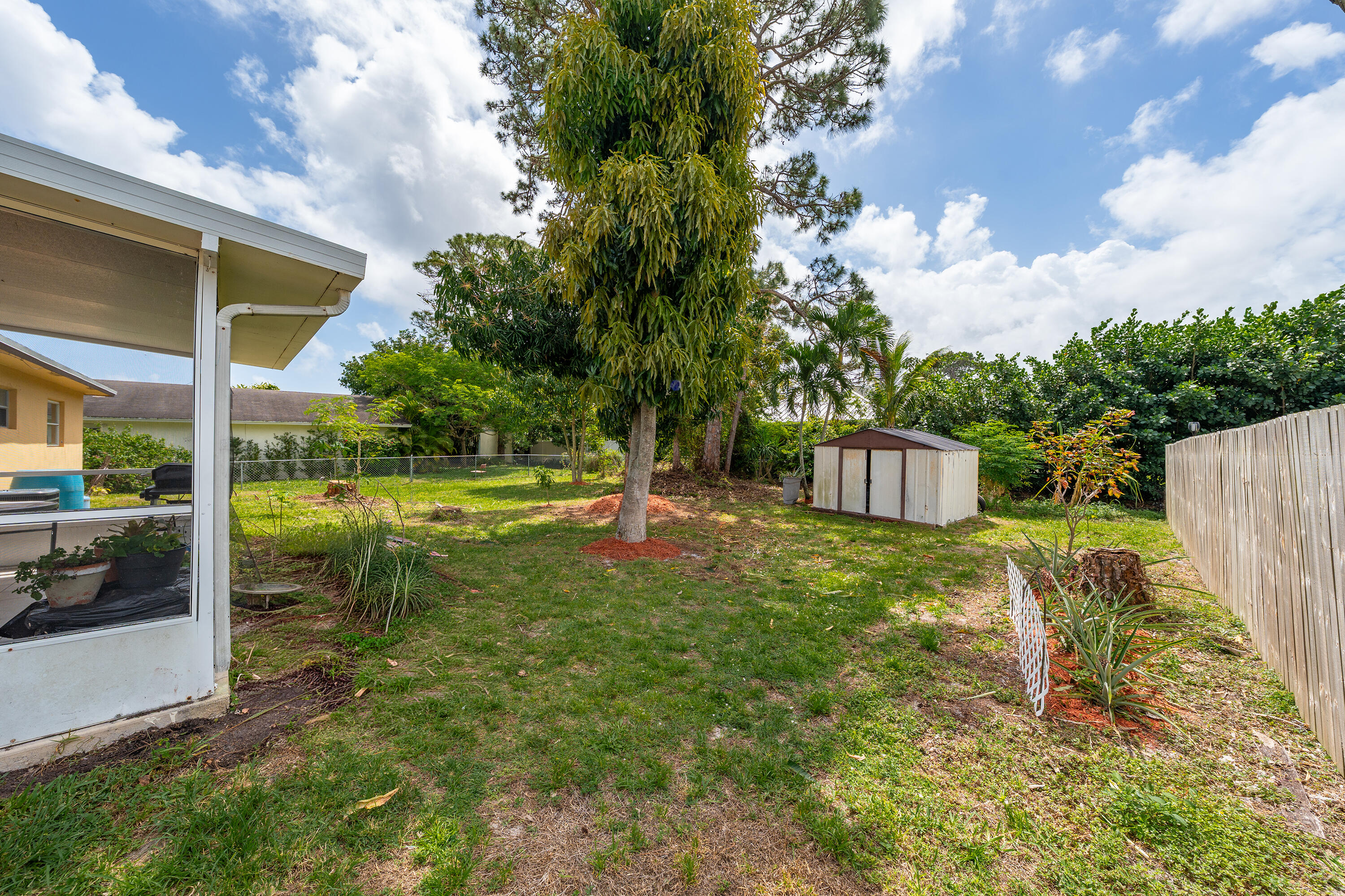 COUNTRY CLUB ACRES - Residential