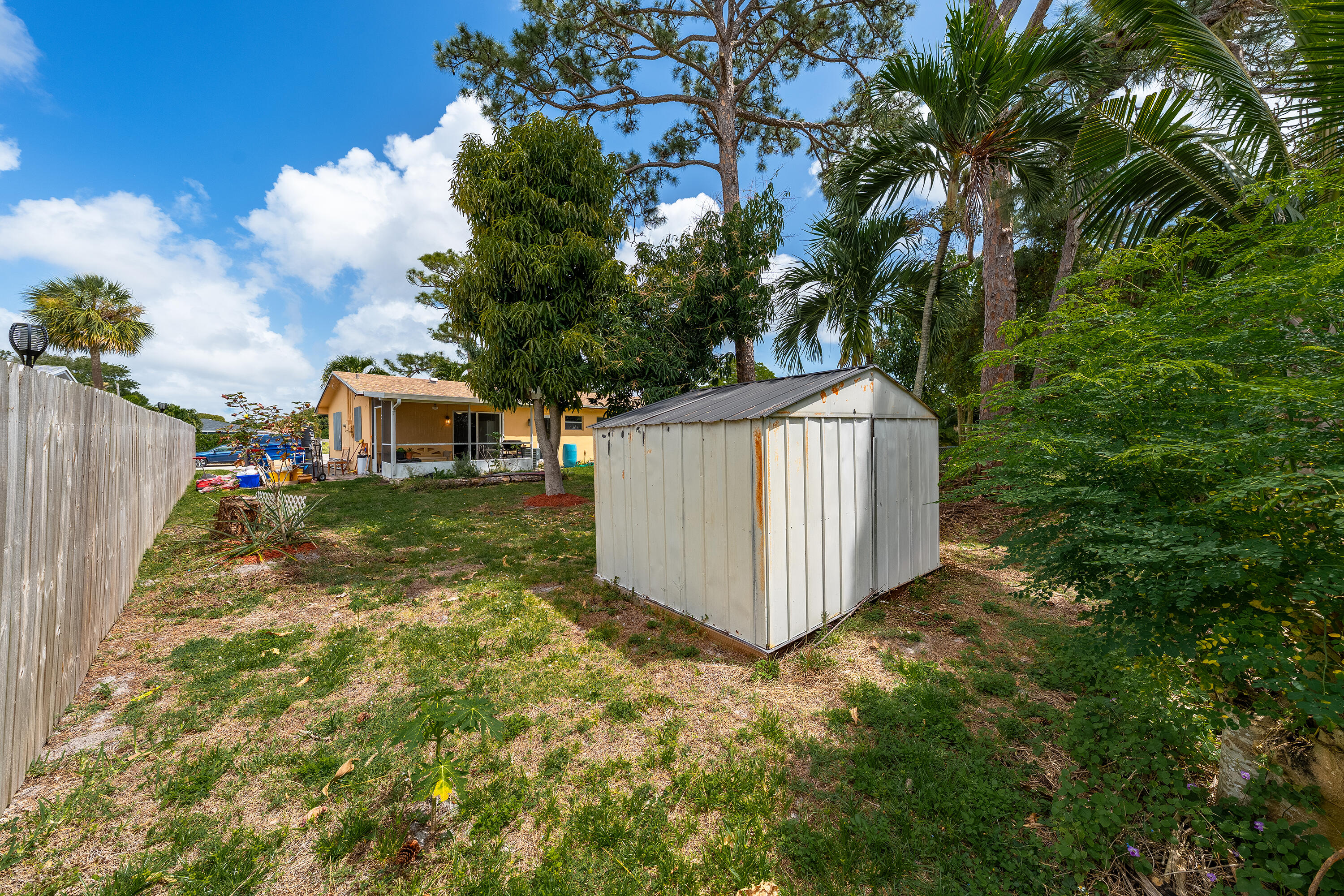 COUNTRY CLUB ACRES - Residential