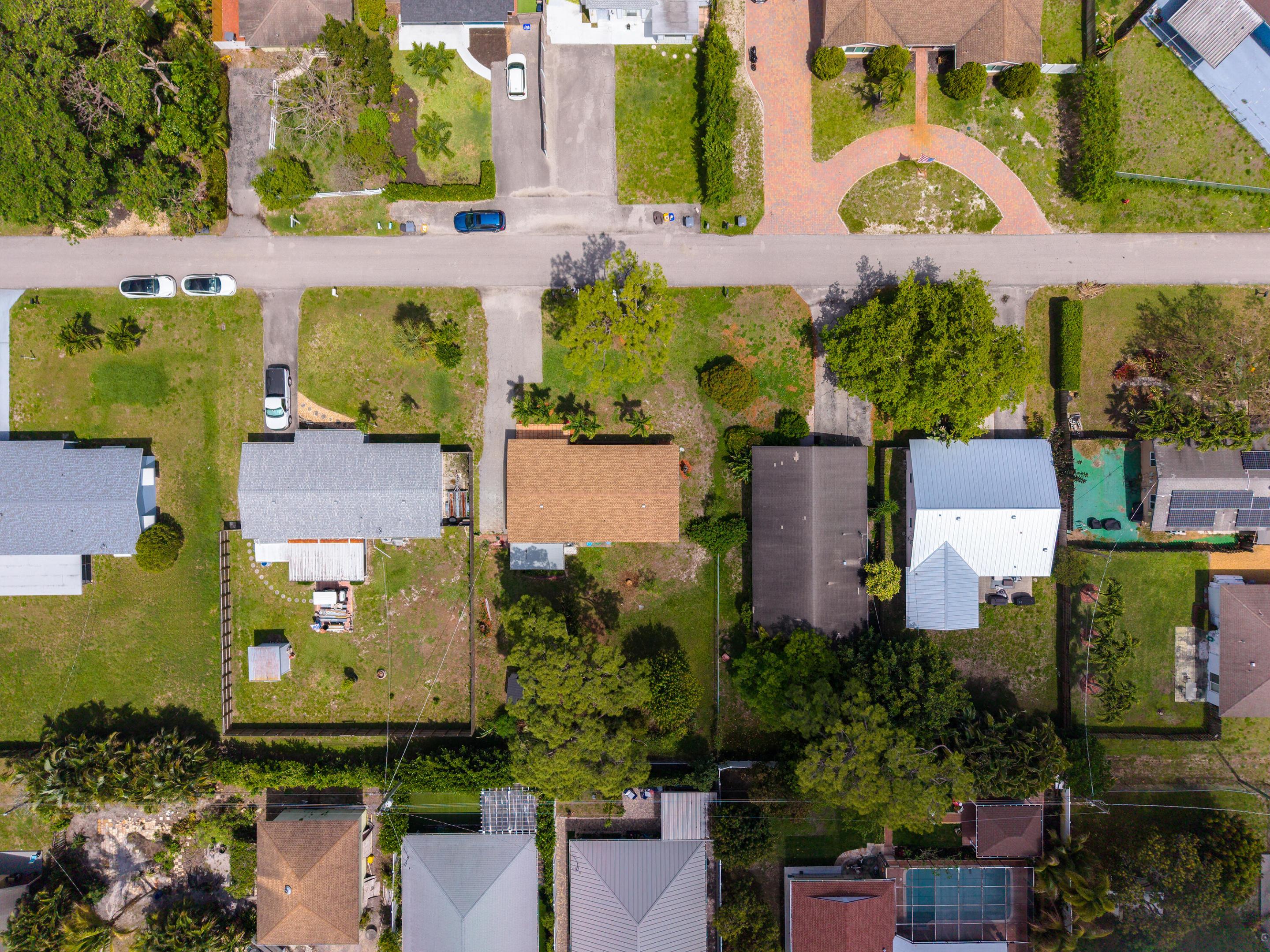 COUNTRY CLUB ACRES - Residential