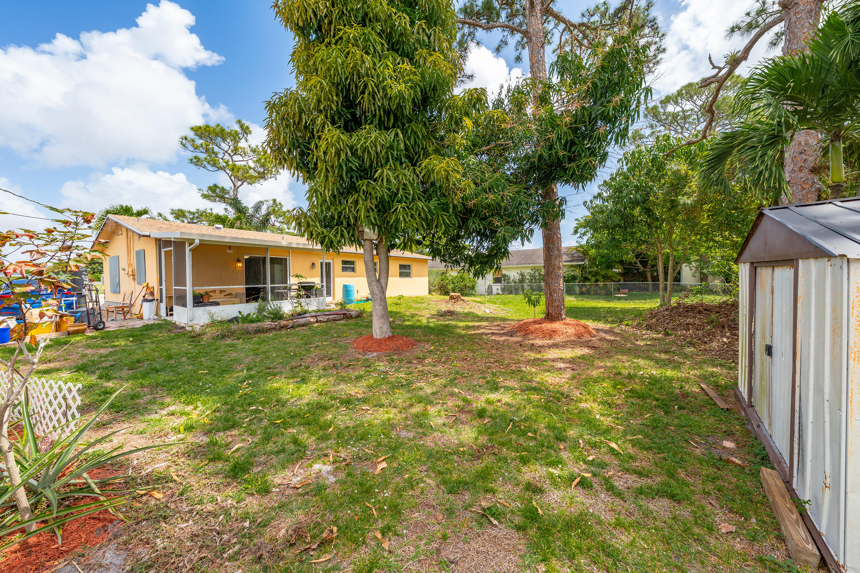 COUNTRY CLUB ACRES - Residential