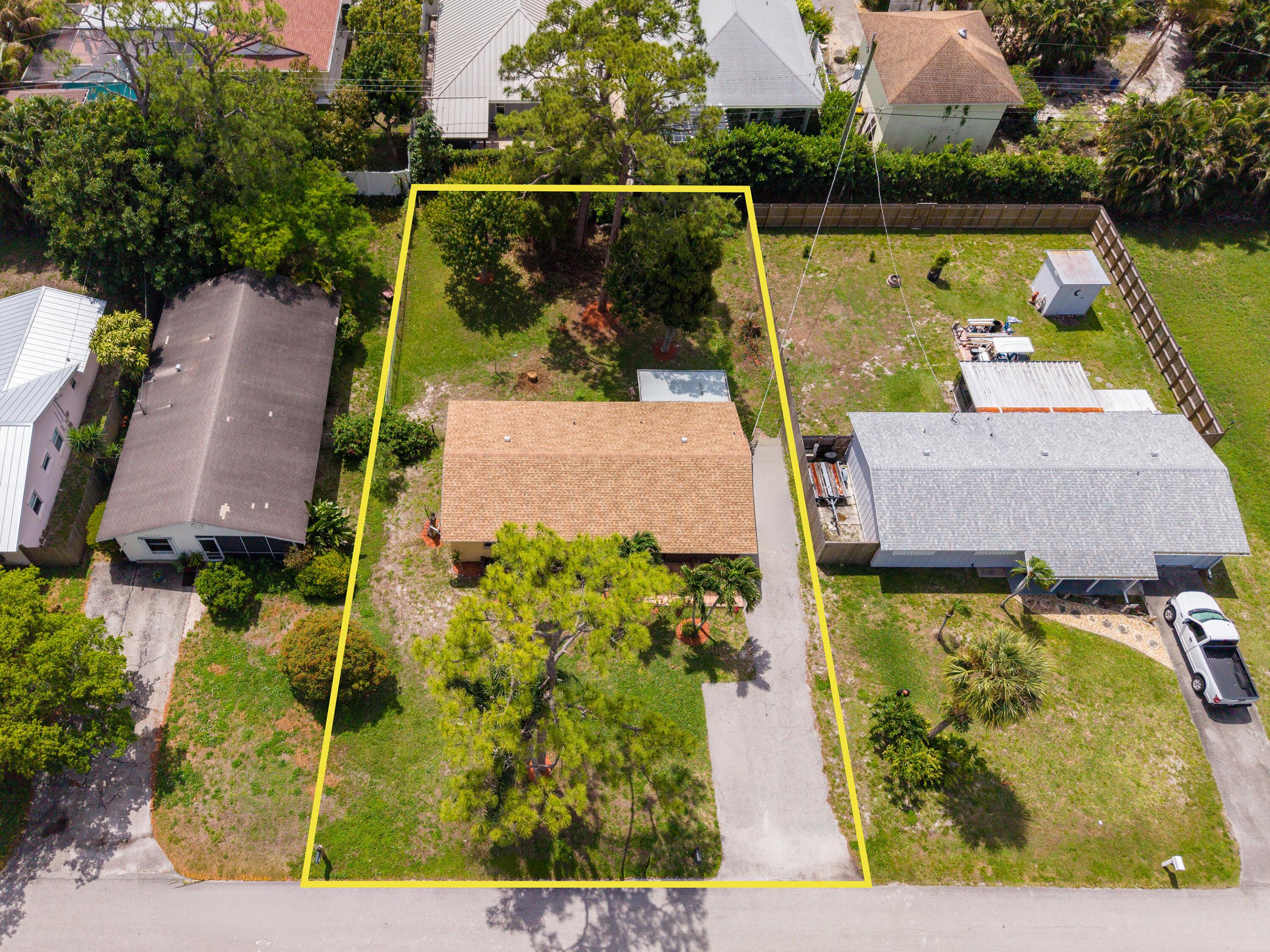 COUNTRY CLUB ACRES - Residential