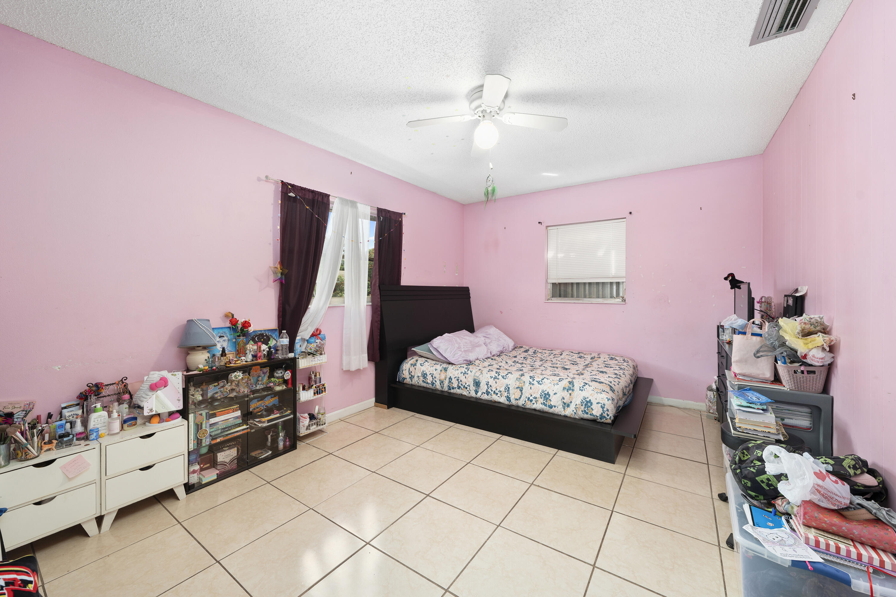 COUNTRY CLUB ACRES - Residential