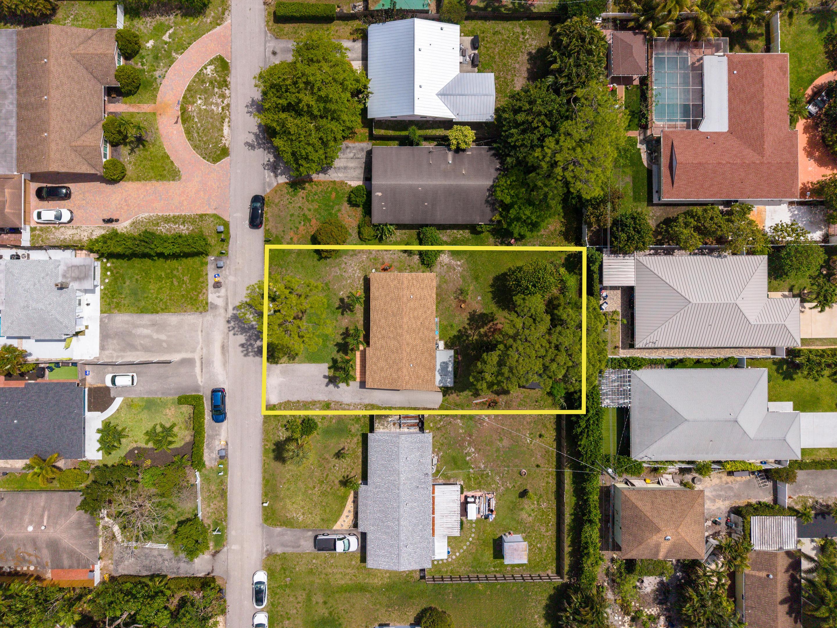 COUNTRY CLUB ACRES - Residential