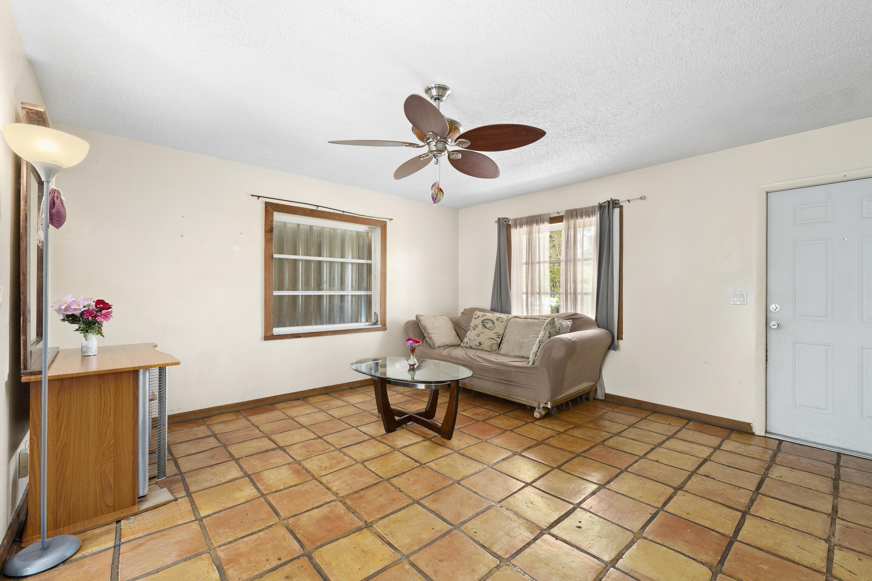 COUNTRY CLUB ACRES - Residential