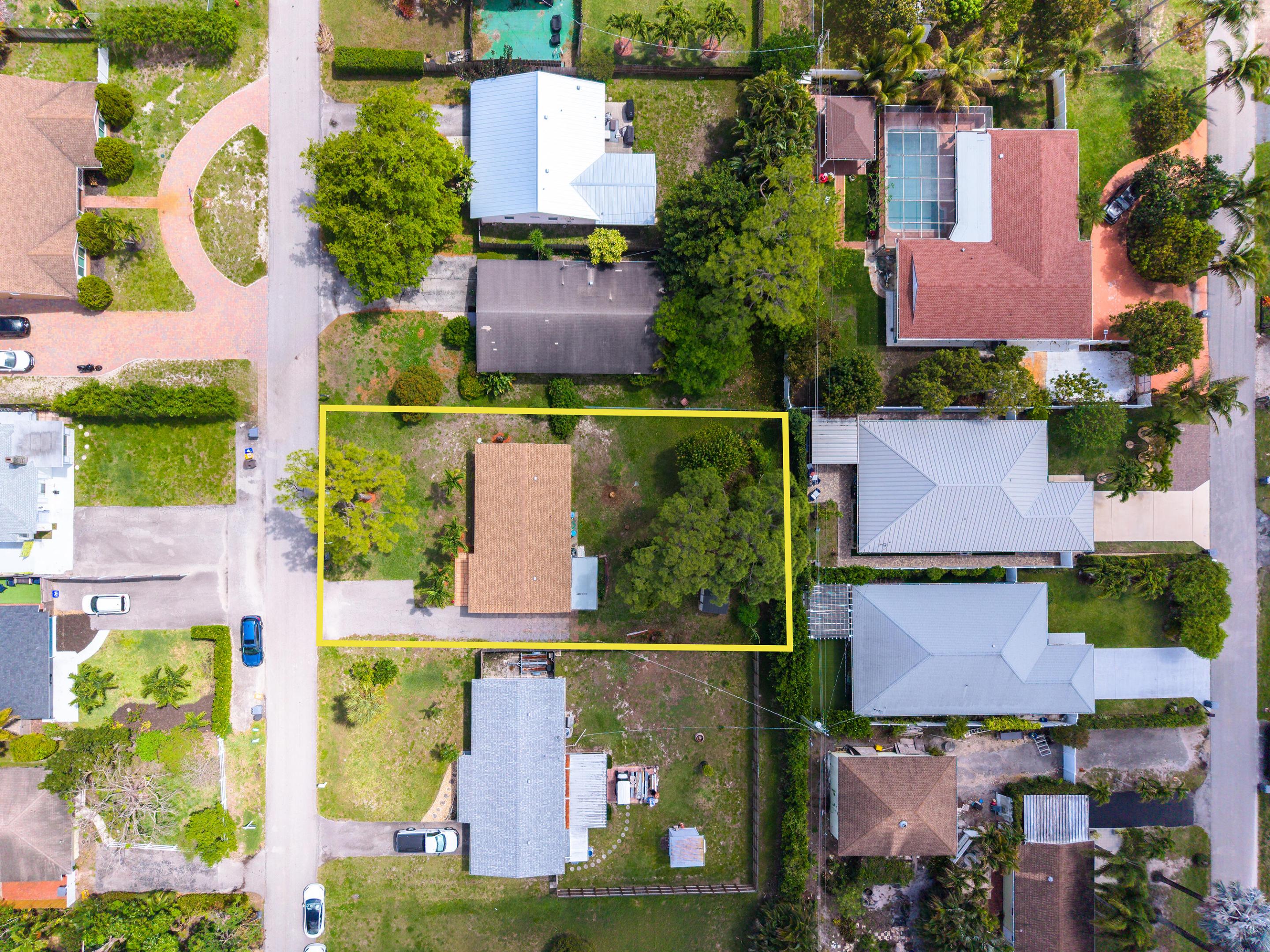 COUNTRY CLUB ACRES - Residential