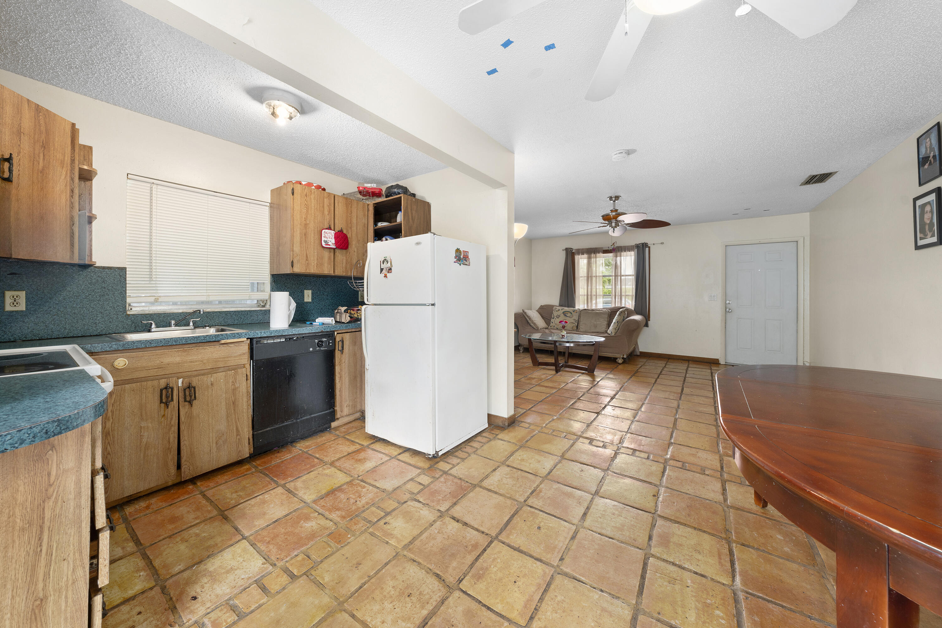 COUNTRY CLUB ACRES - Residential