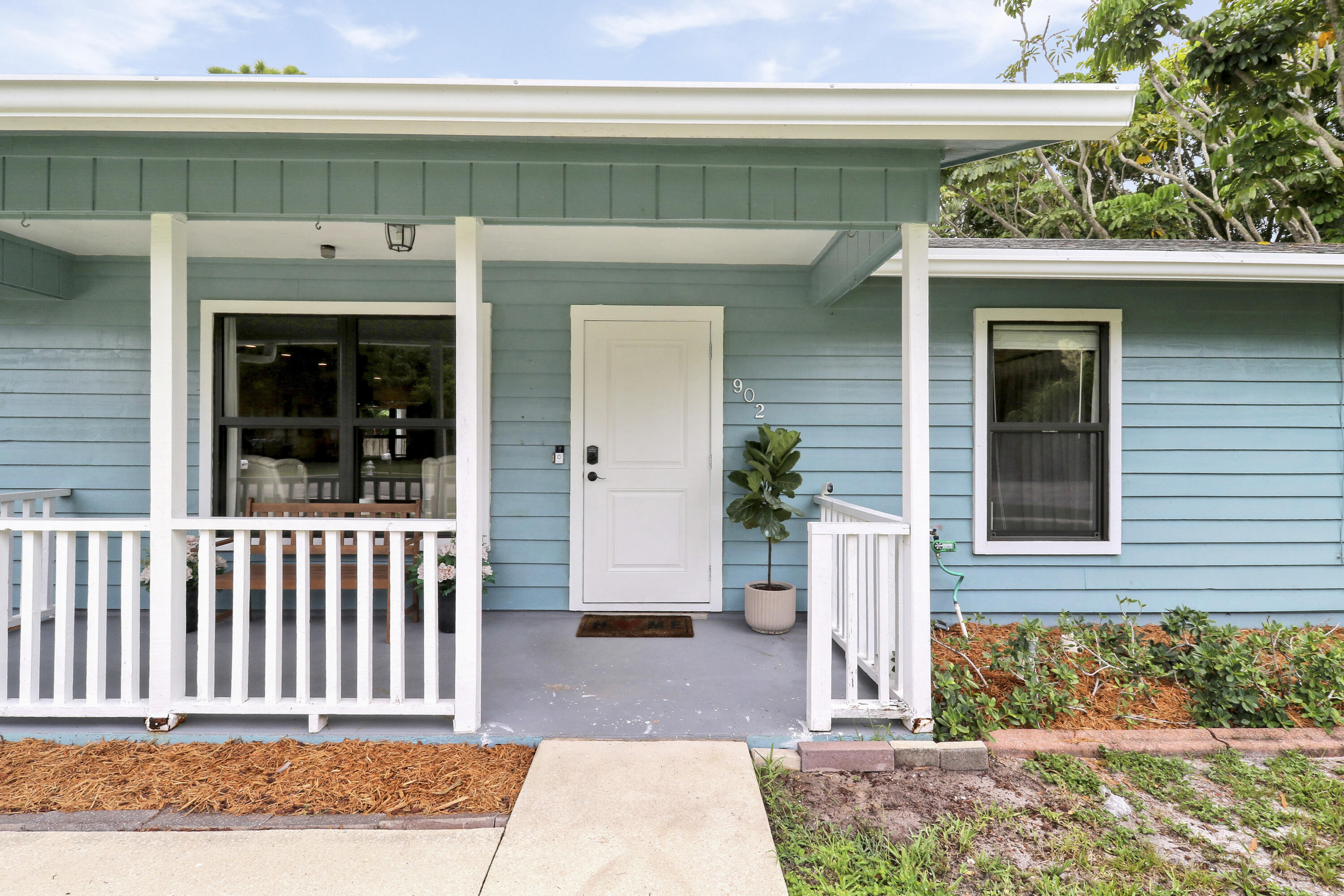 902 Oak Circle