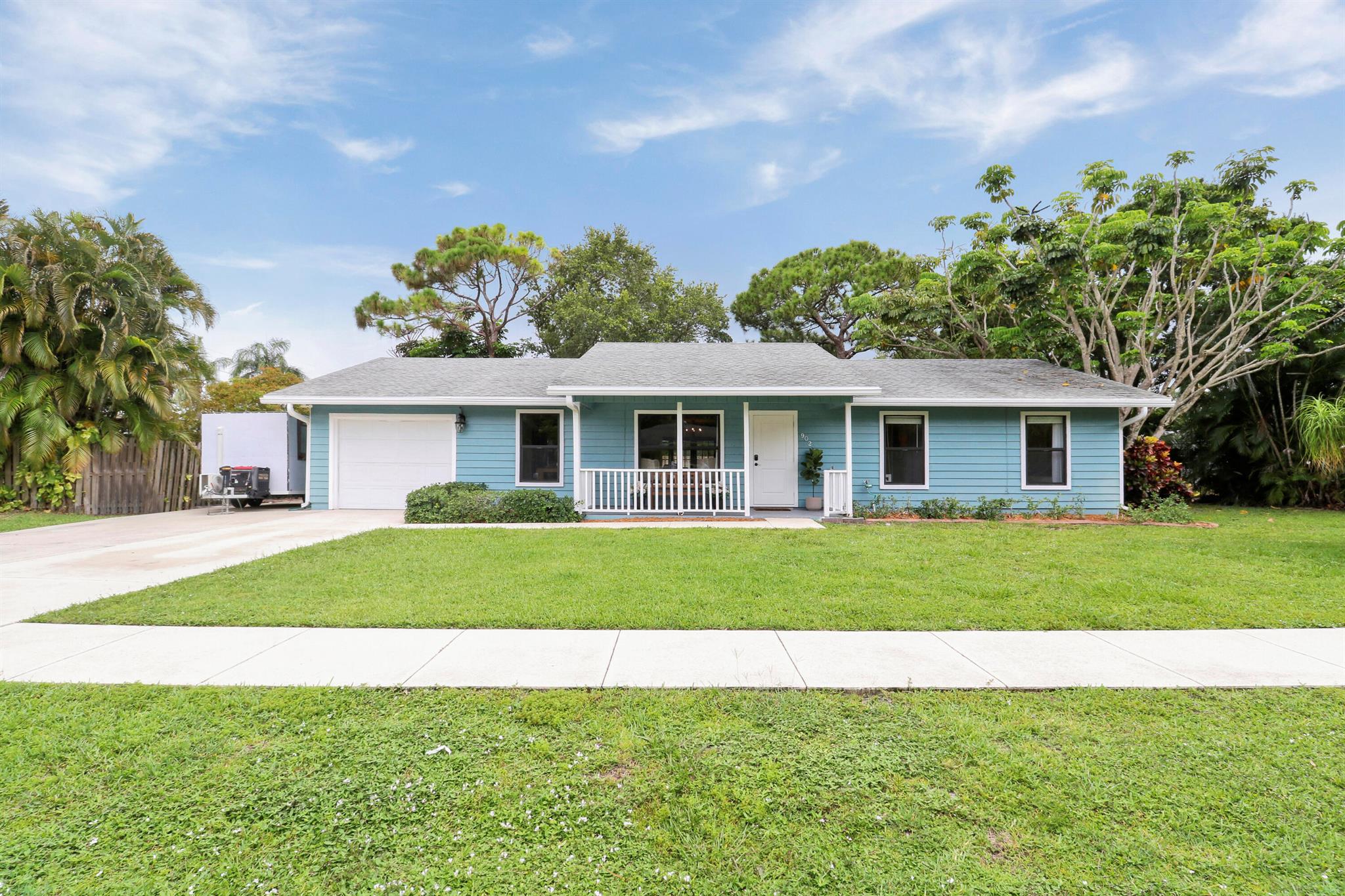 902 Oak Circle