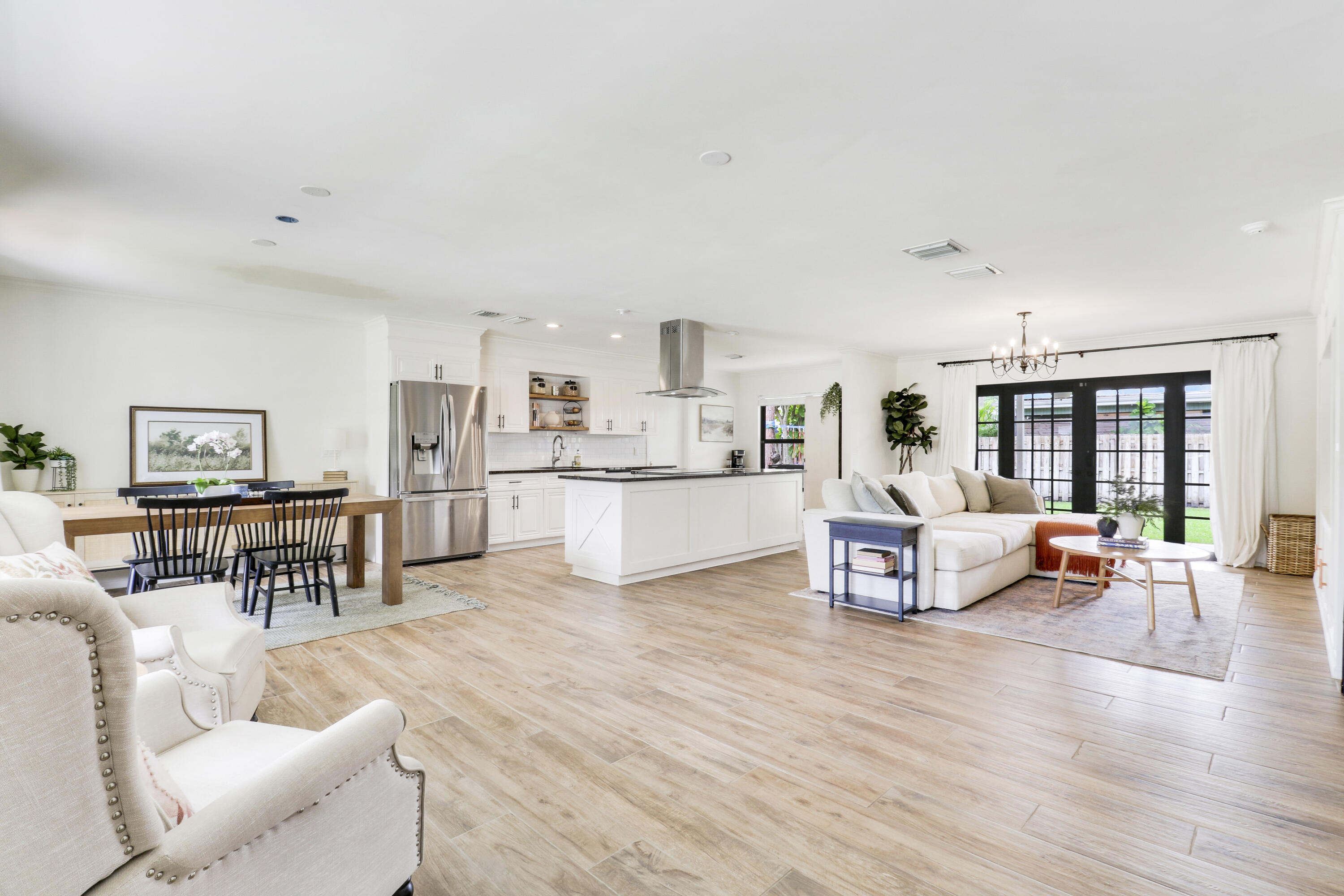 902 Oak Circle