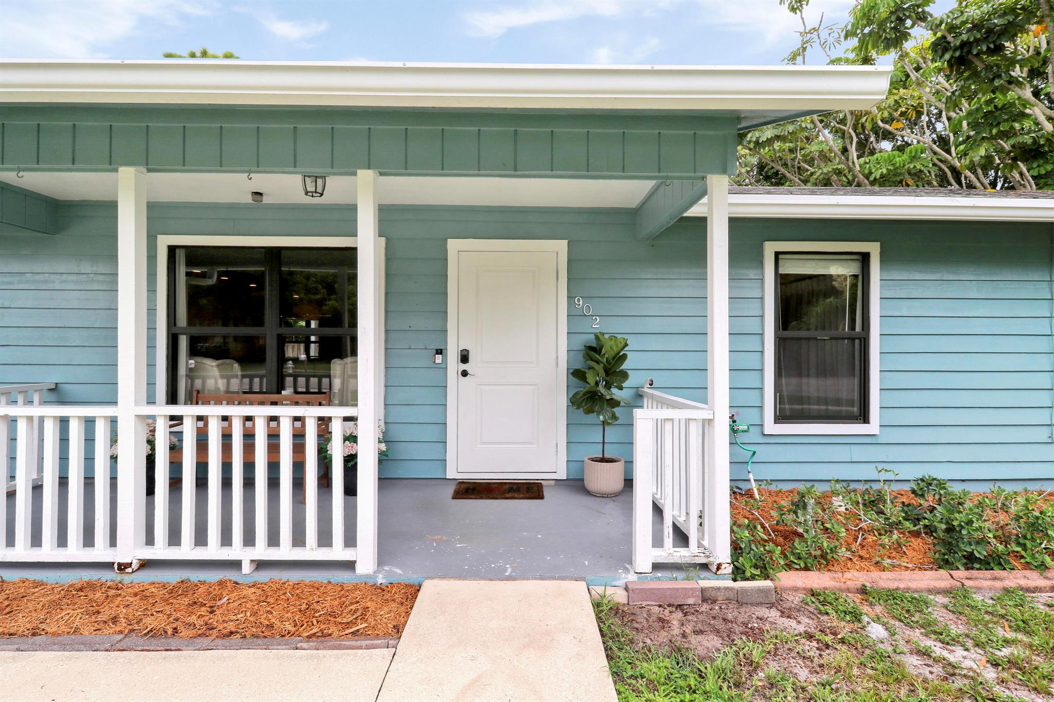 902 Oak Circle
