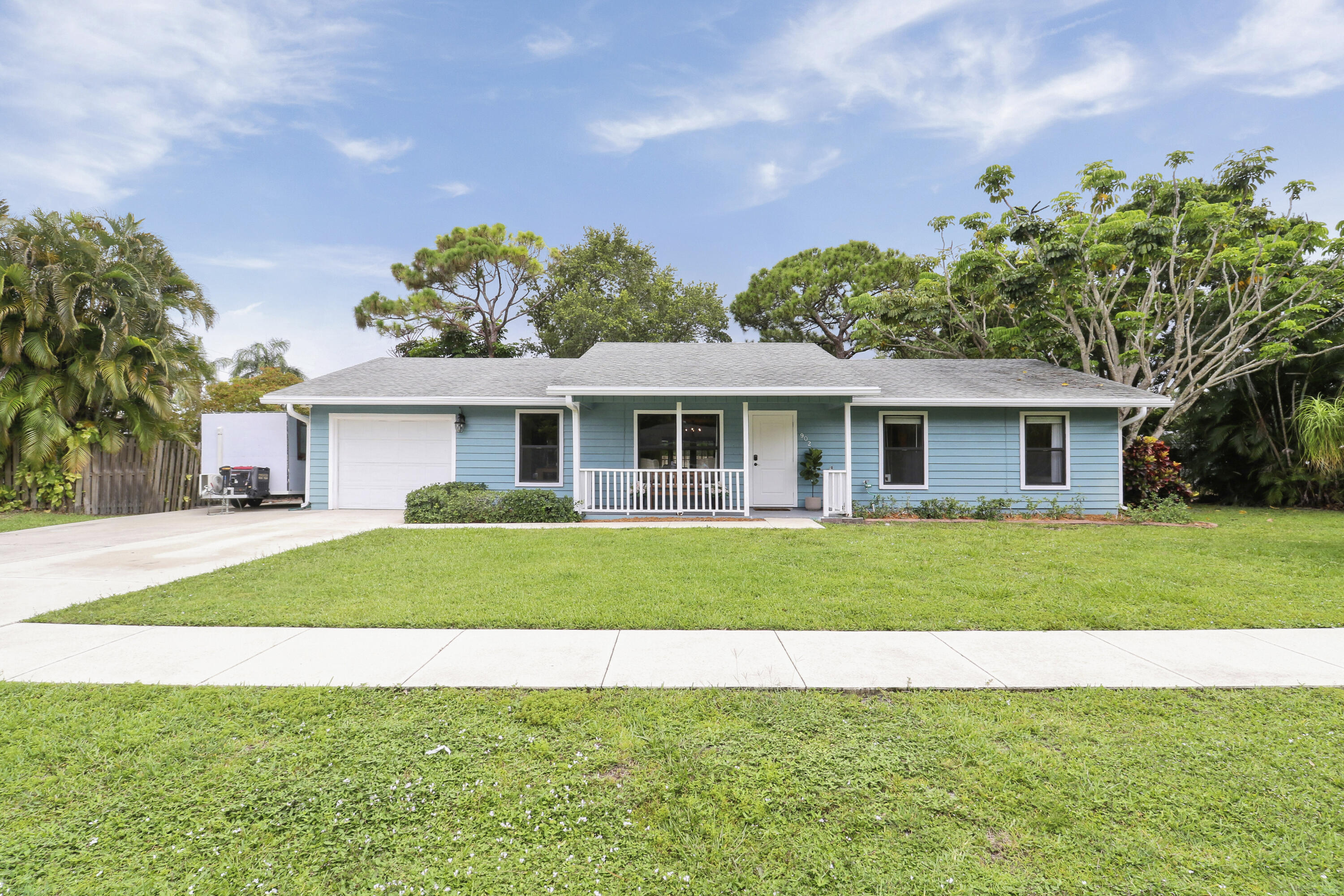902 Oak Circle