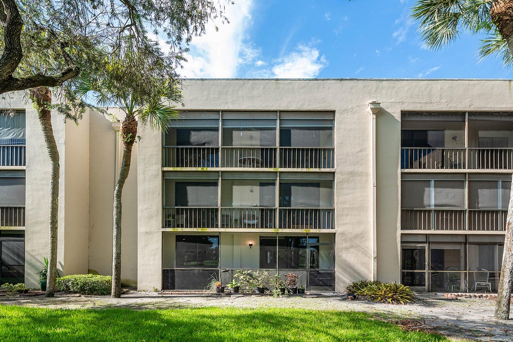 Photo of 5190 LAS VERDES Circle #105, Delray Beach, FL 33484 (MLS # B26079996)