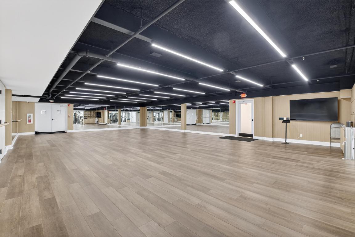 YACHT & RACQUET CLUB OF BOCA RATON CONDO - Residential