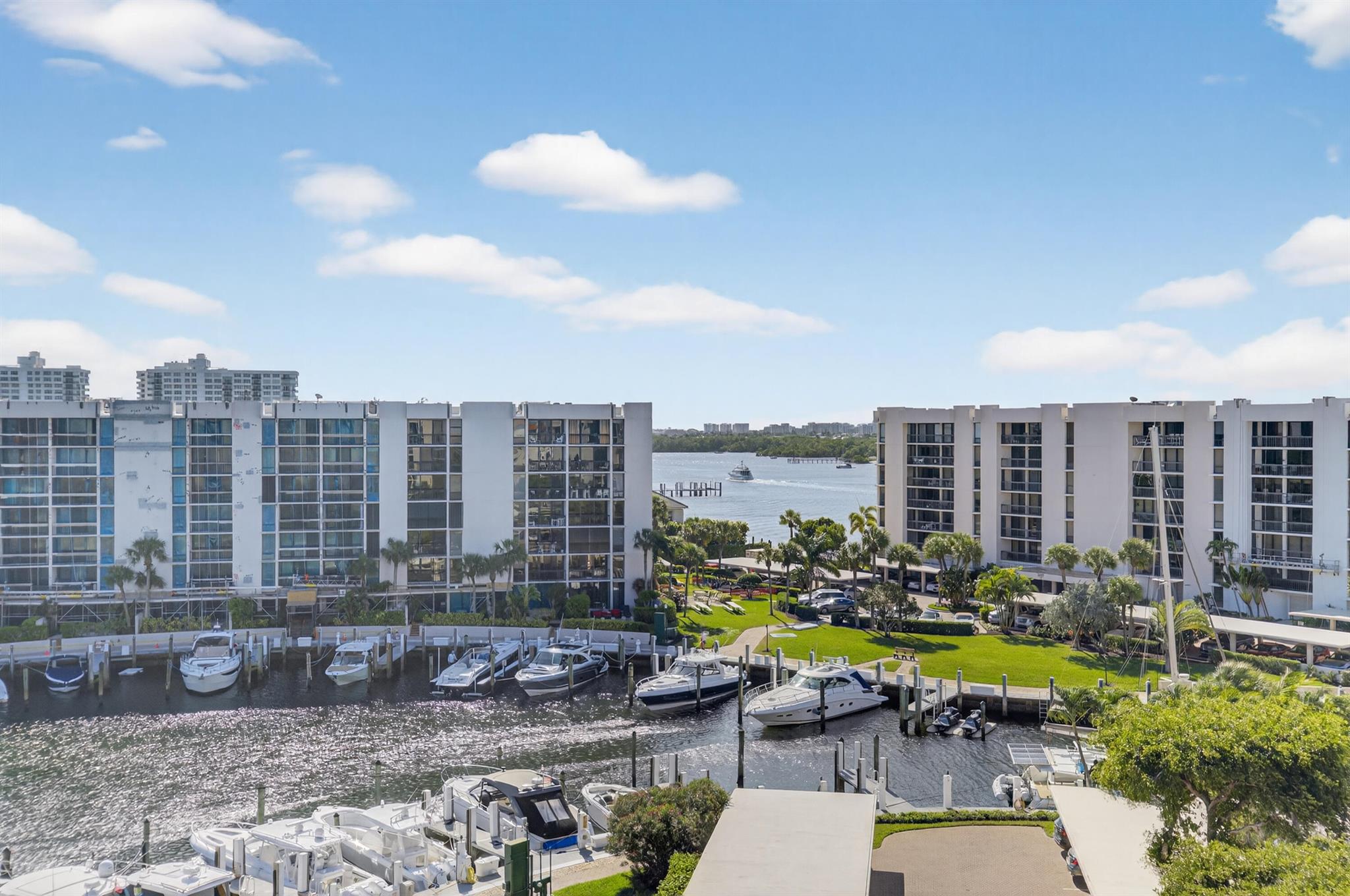 YACHT & RACQUET CLUB OF B - Residential