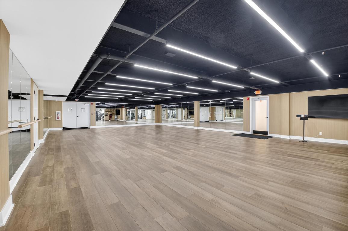 YACHT & RACQUET CLUB OF BOCA RATON CONDO - Residential