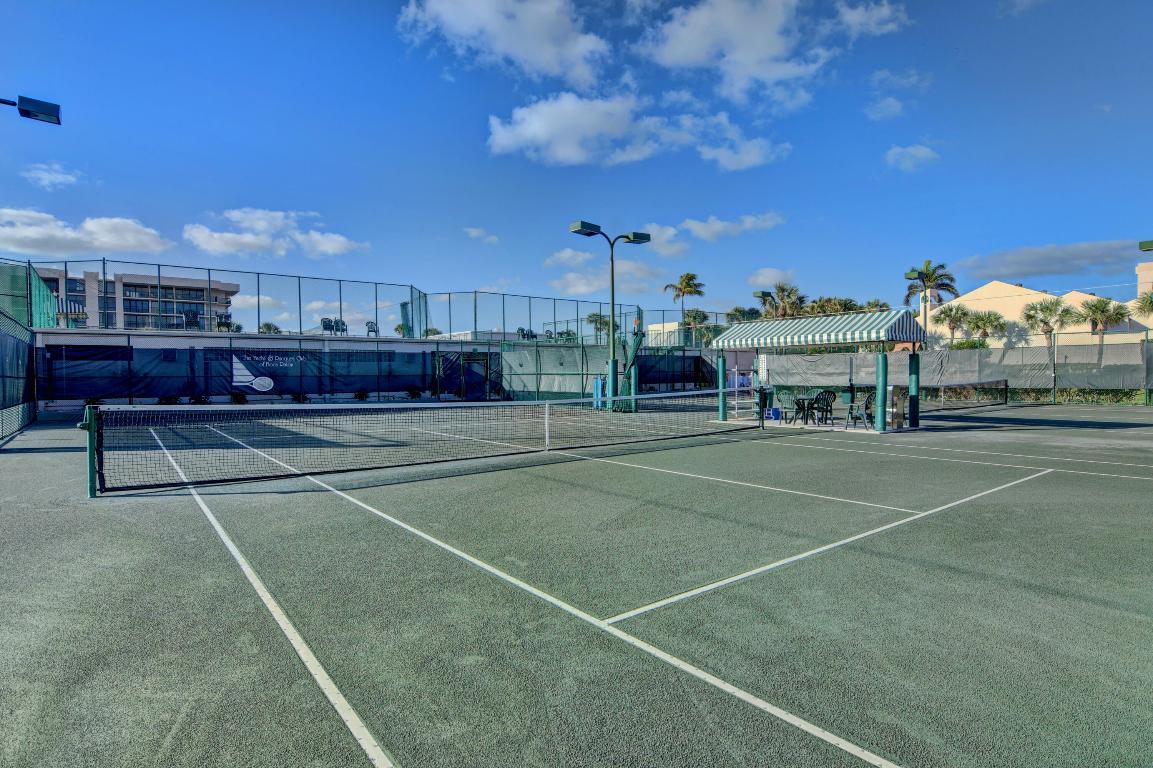 YACHT & RACQUET CLUB OF BOCA RATON CONDO - Residential