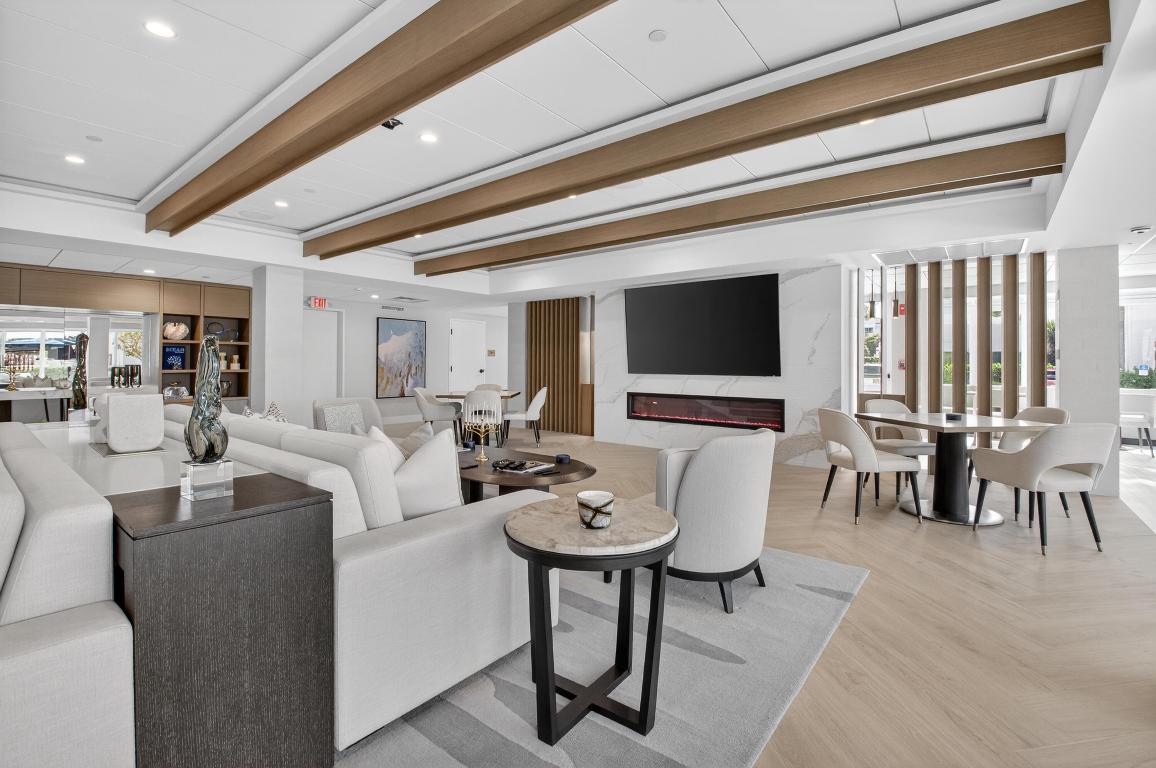 YACHT & RACQUET CLUB OF BOCA RATON CONDO - Residential