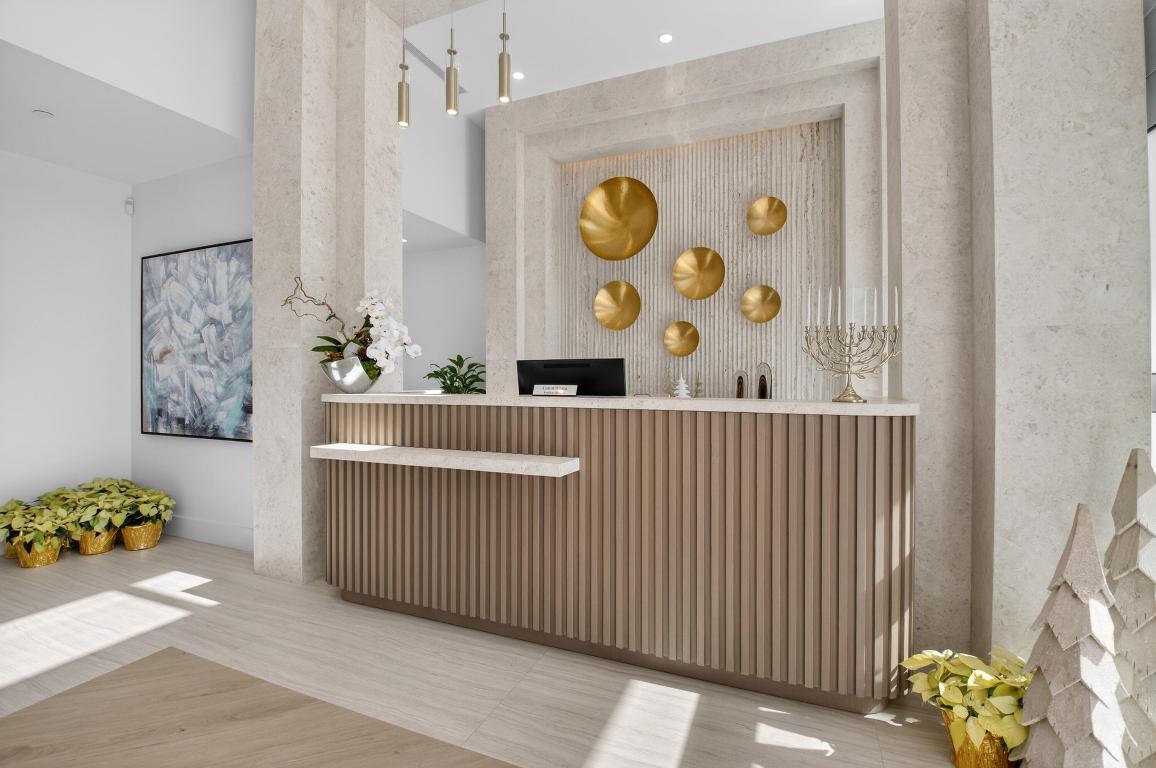 YACHT & RACQUET CLUB OF BOCA RATON CONDO - Residential