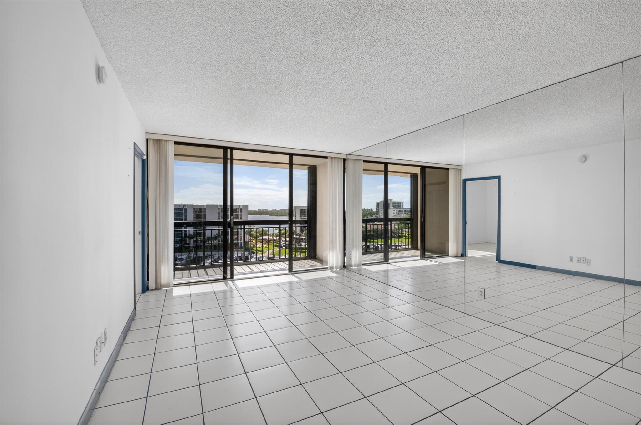 YACHT & RACQUET CLUB OF B - Residential