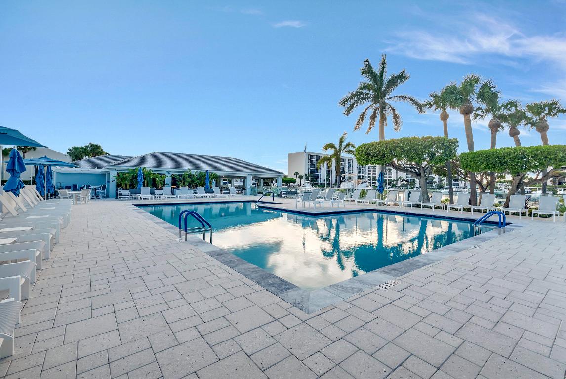 YACHT & RACQUET CLUB OF BOCA RATON CONDO - Residential
