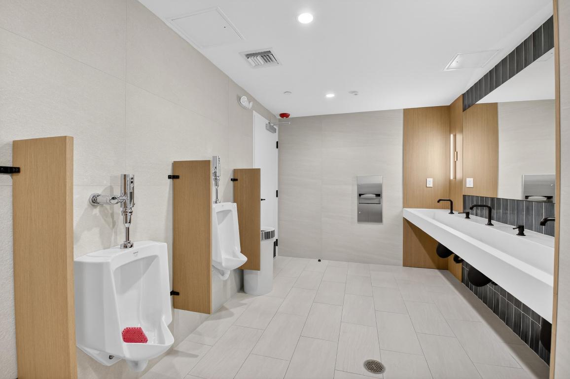 YACHT & RACQUET CLUB OF BOCA RATON CONDO - Residential