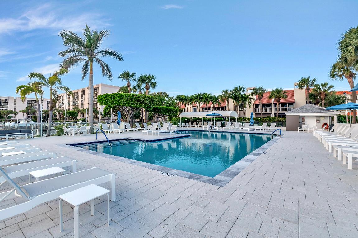 YACHT & RACQUET CLUB OF BOCA RATON CONDO - Residential