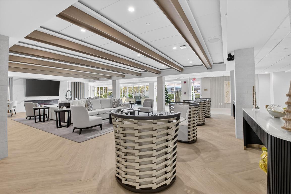 YACHT & RACQUET CLUB OF BOCA RATON CONDO - Residential