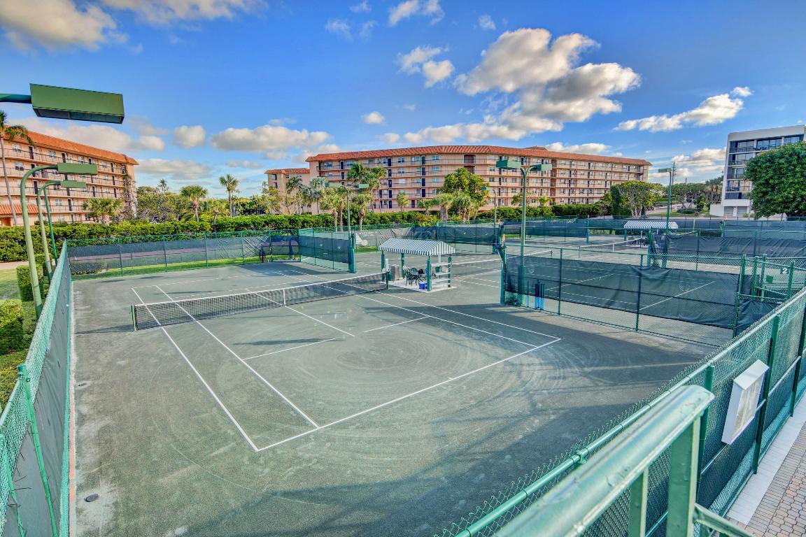 YACHT & RACQUET CLUB OF BOCA RATON CONDO - Residential