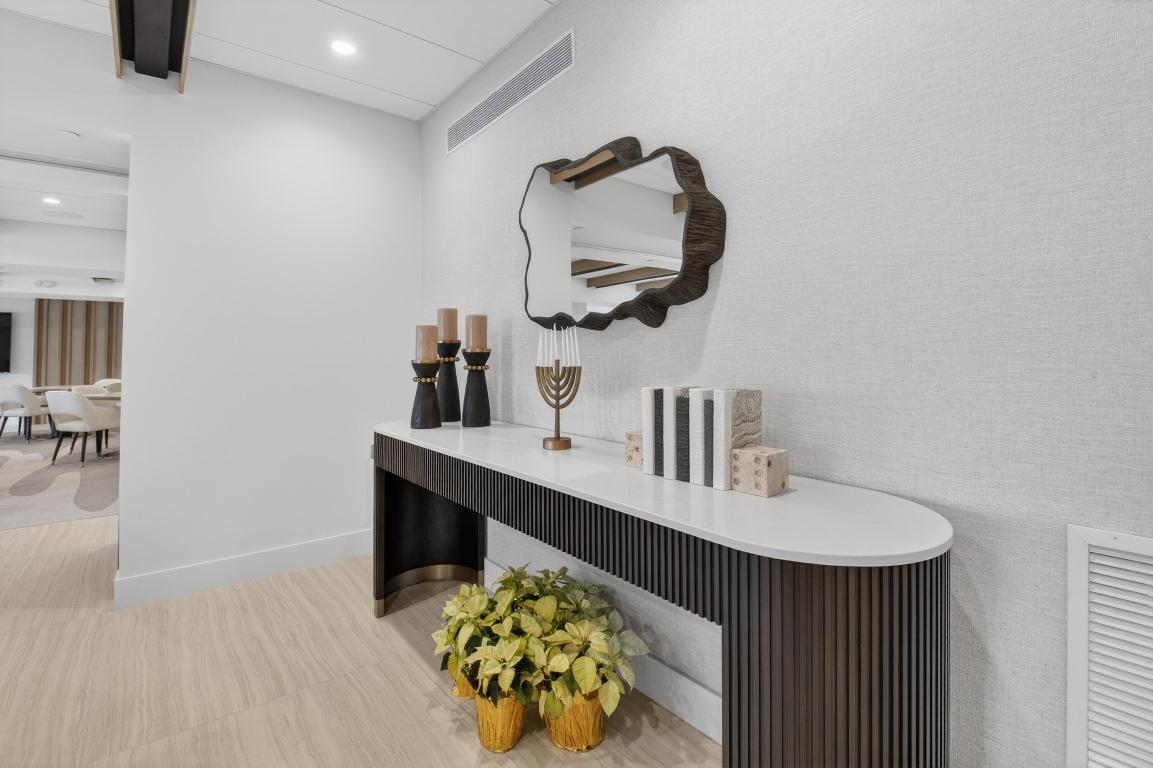 YACHT & RACQUET CLUB OF BOCA RATON CONDO - Residential