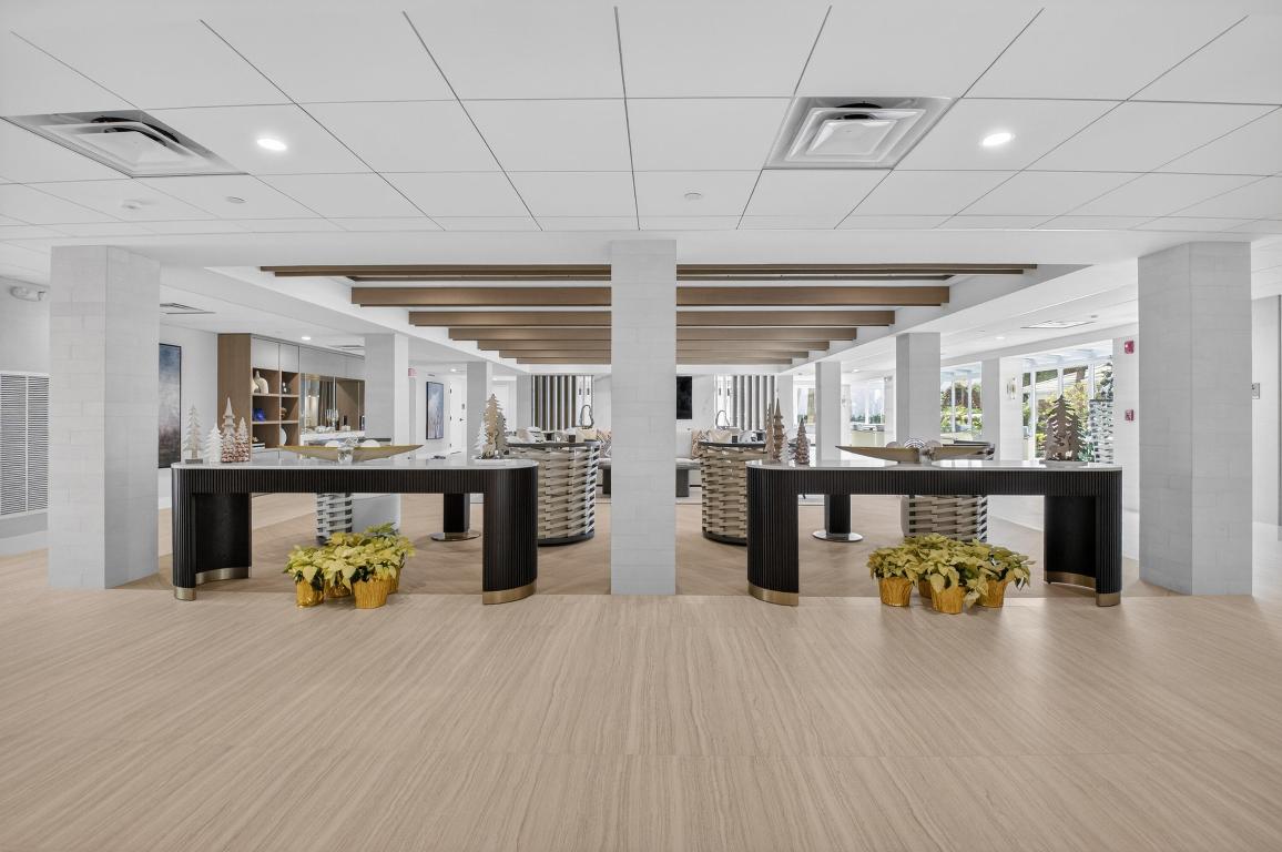 YACHT & RACQUET CLUB OF BOCA RATON CONDO - Residential