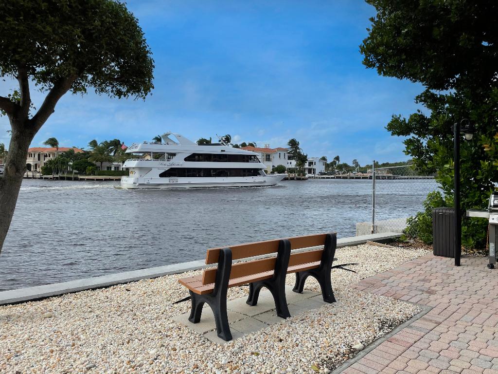 YACHT & RACQUET CLUB OF BOCA RATON CONDO - Residential