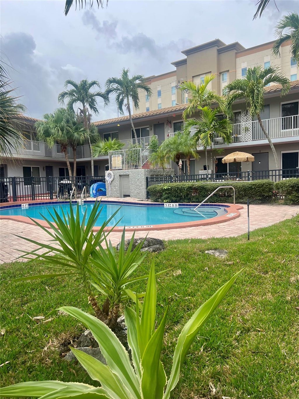 Photo of 915 SE 22nd Avenue #17, Pompano Beach, FL 33062 (MLS # F10488688)