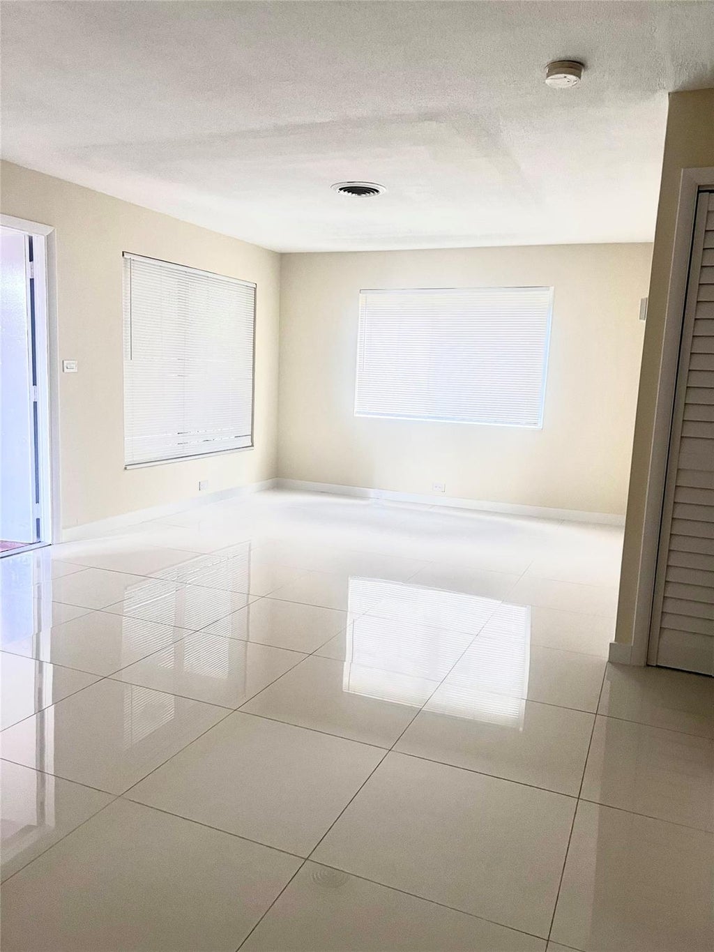 Photo of 915 SE 22nd Avenue #17, Pompano Beach, FL 33062 (MLS # F10488688)
