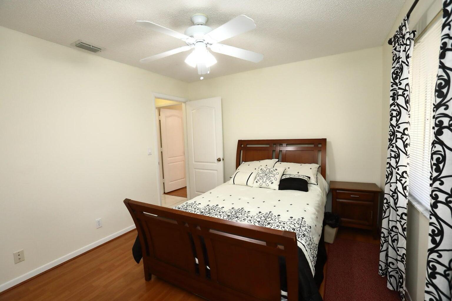 SELIGMAN-KIA ACRES - Residential